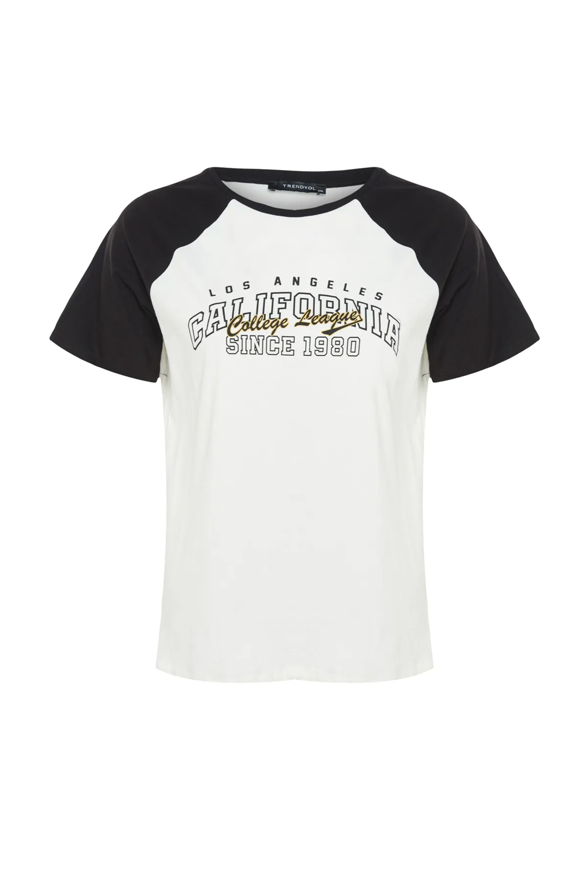 Trendyol Curve  Ecrufarbenes, bedrucktes Strick-T-Shirt TBBSS23BF00014