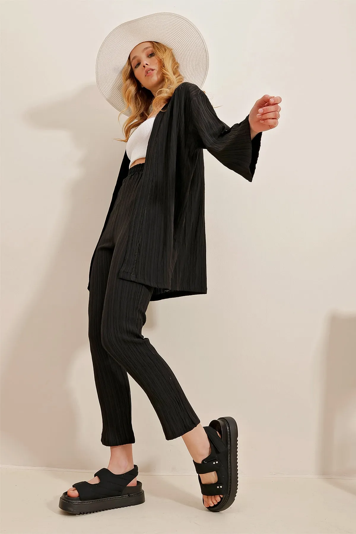 Trend Alaçatı Stili  Schwarzes Damen-Set aus Jacke mit Schalkragen und Palazzo-Hose ALC-X10146