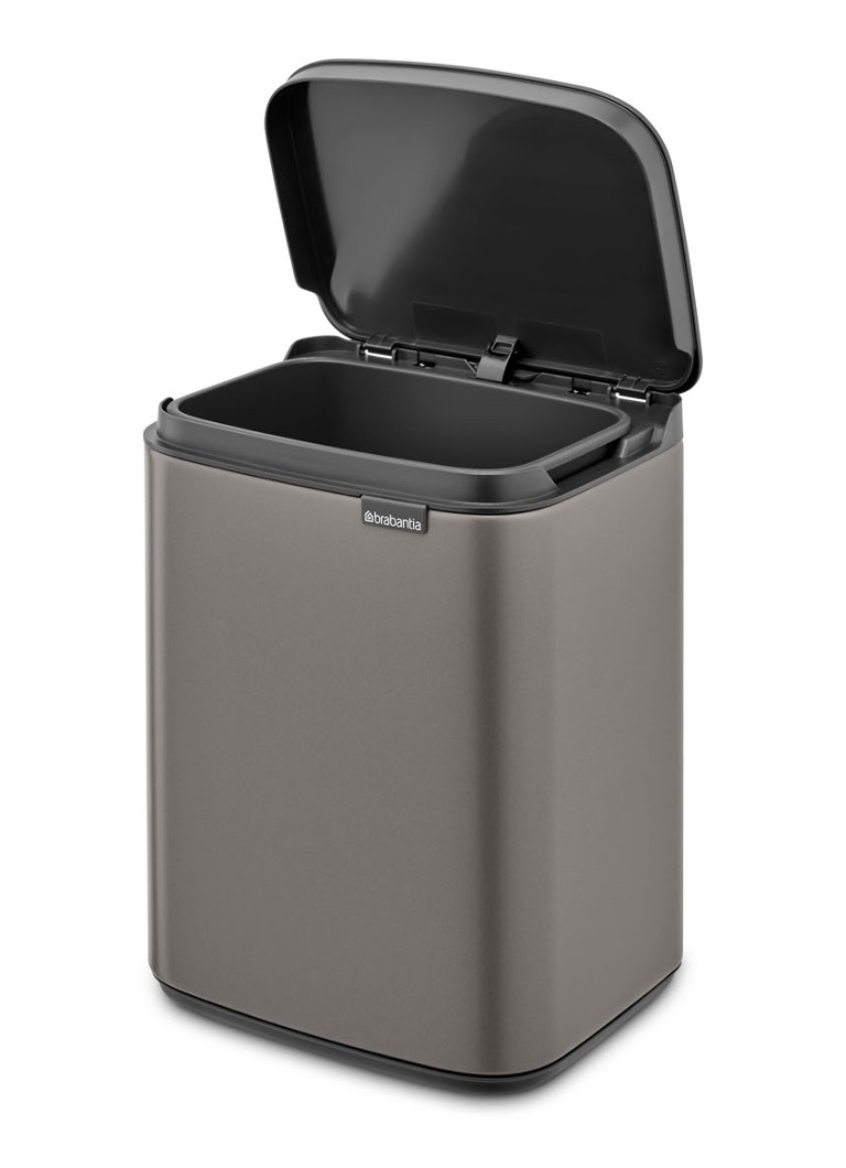 Lixeira Brabantia Bo de 4 litros com balde interno de plástico.