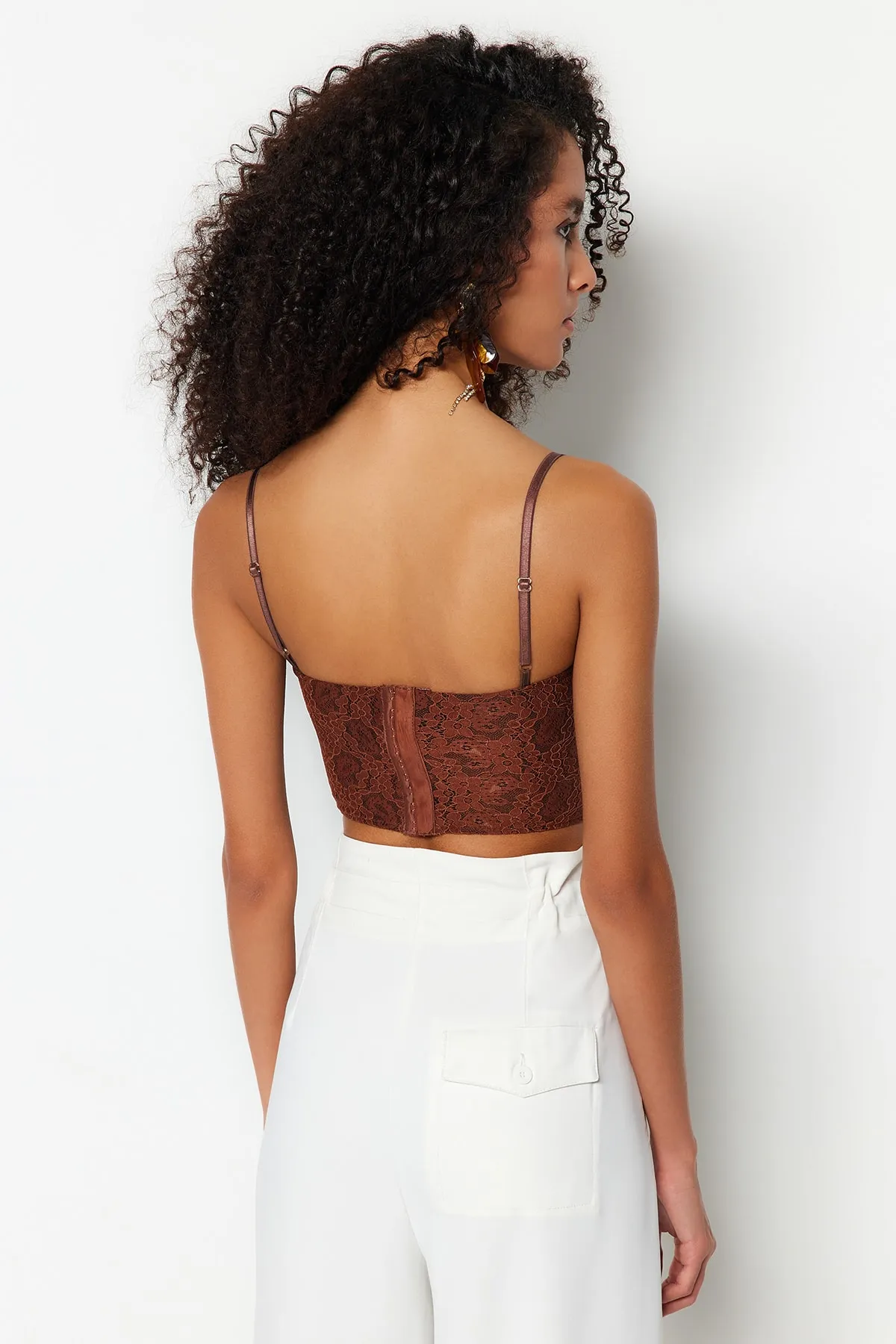 Trendyol Collection  Braunes, bauchfreies, gefüttertes Korsett mit detailliertem Spitzen-Bustier TPRAW23BS00072