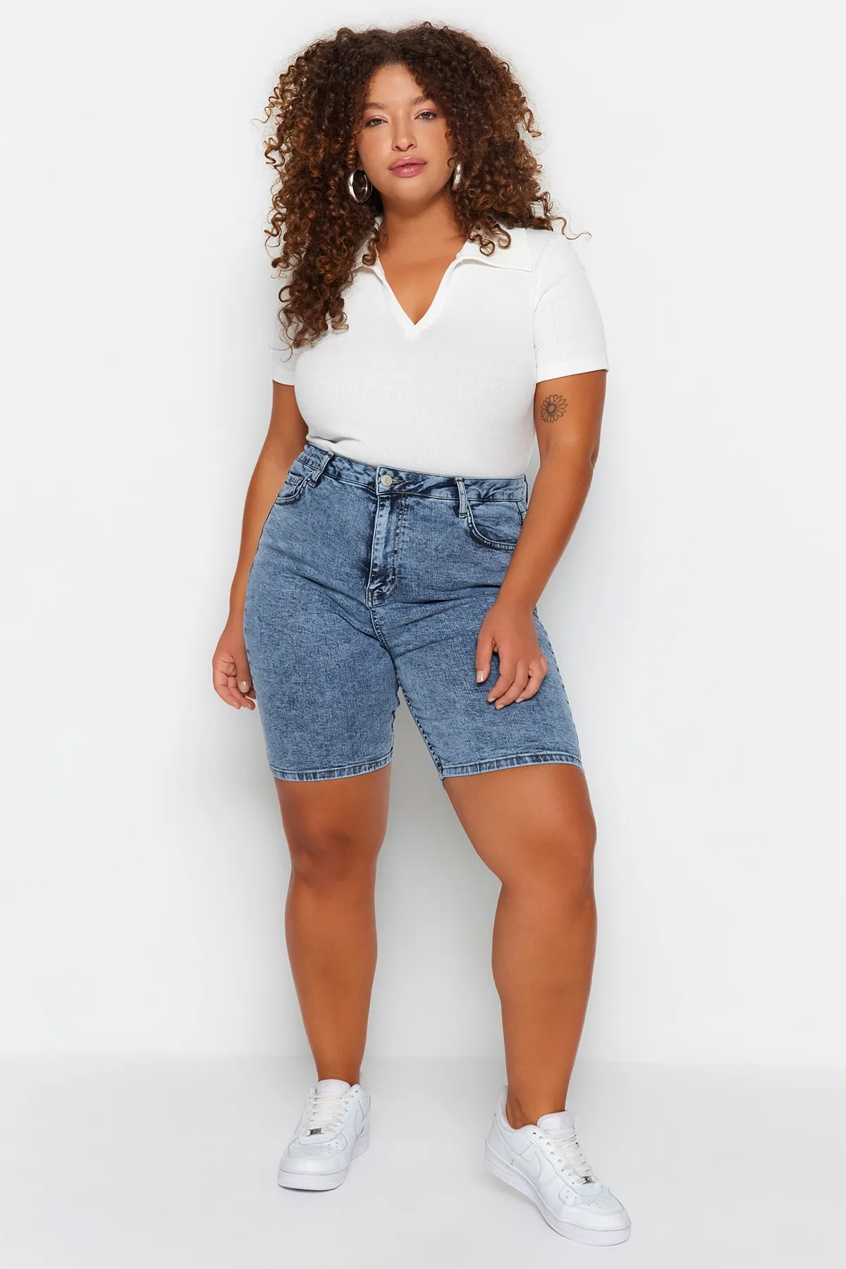 Trendyol Curve  Dunkelblaue, dehnbare Skinny-Shorts und Bermudas mit hoher Taille