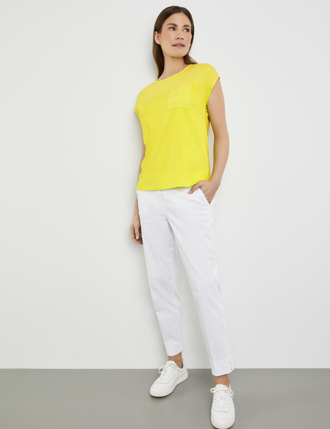 T-Shirt mit Material-Patch und Ziersteinchen