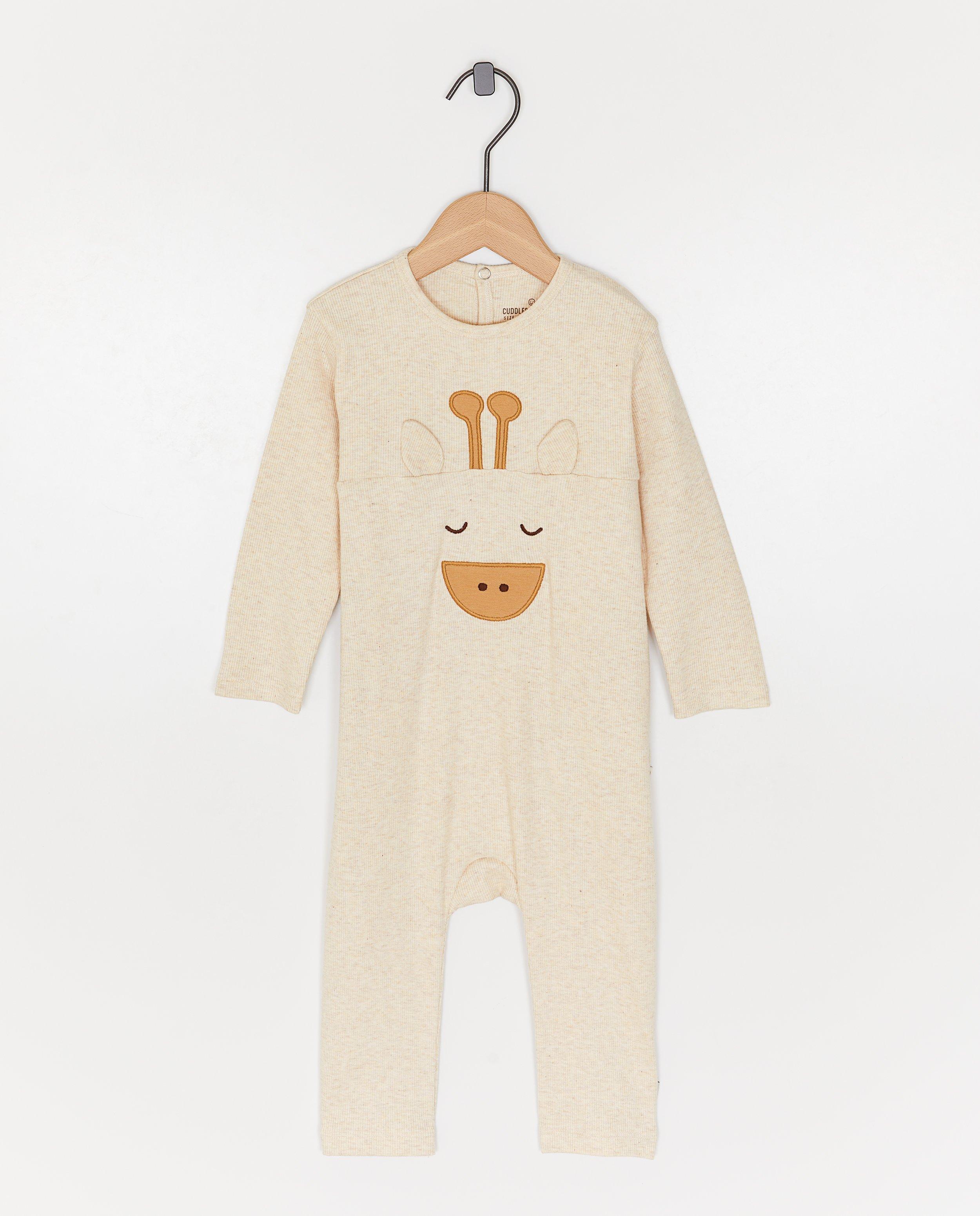 Pijamale Cuddles and Smiles cu față de girafă bej deschis