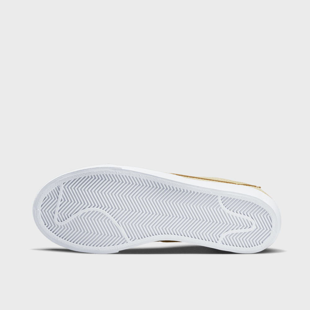 Nike Blazer Low Platform DN0744-700 / gelb