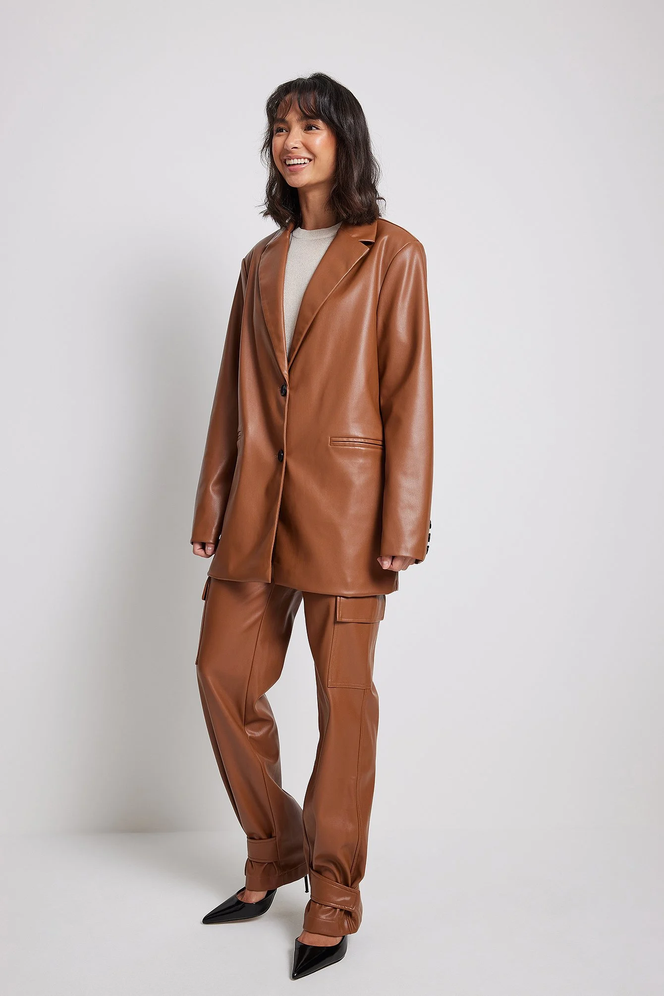 Taillierter Oversize-Blazer aus PU