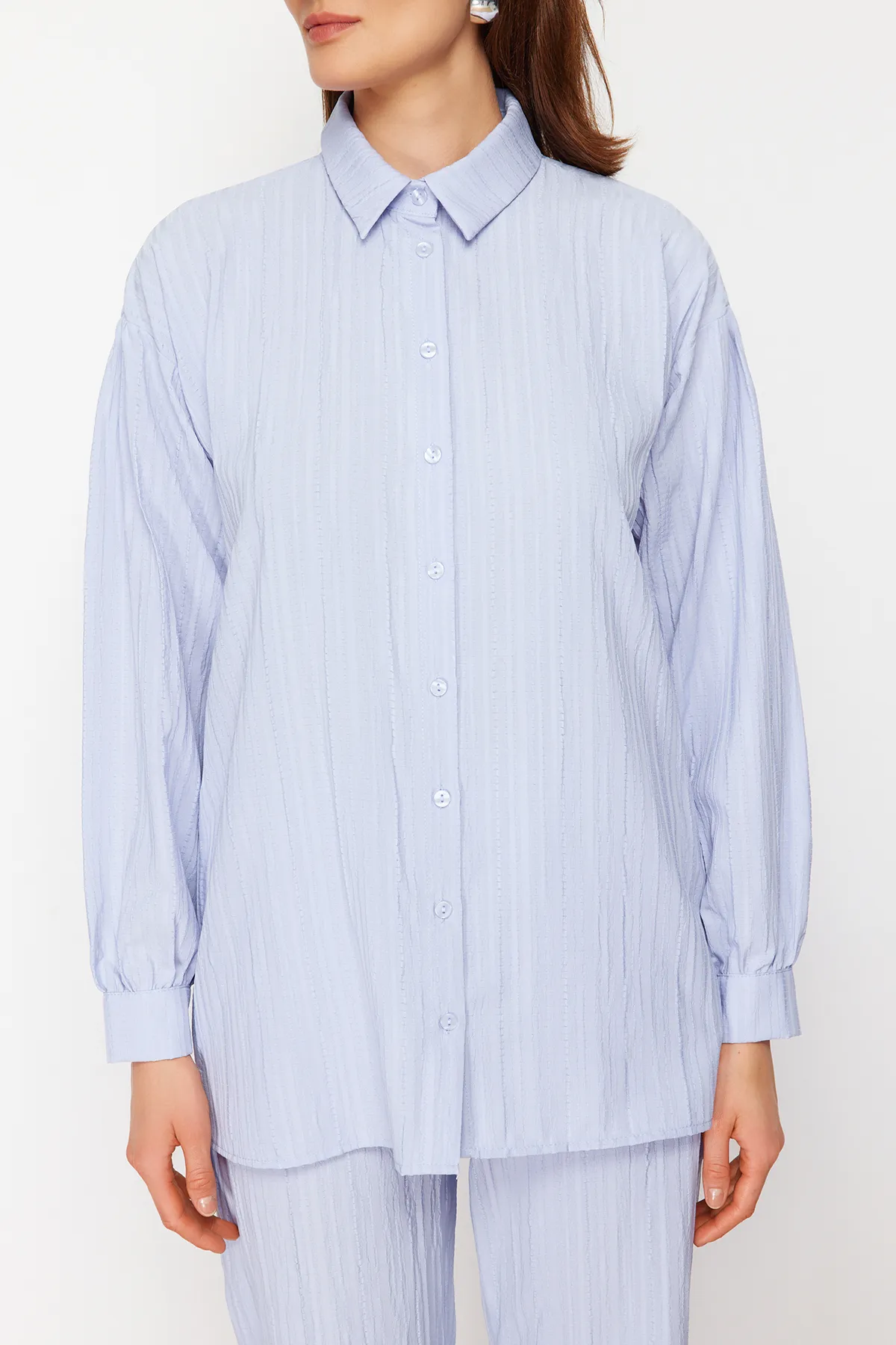 Trendyol Modest  Hellblaues gewebtes Hemd-Hosen-Set mit langem Rücken und weitem Bein TCTSS22US0030