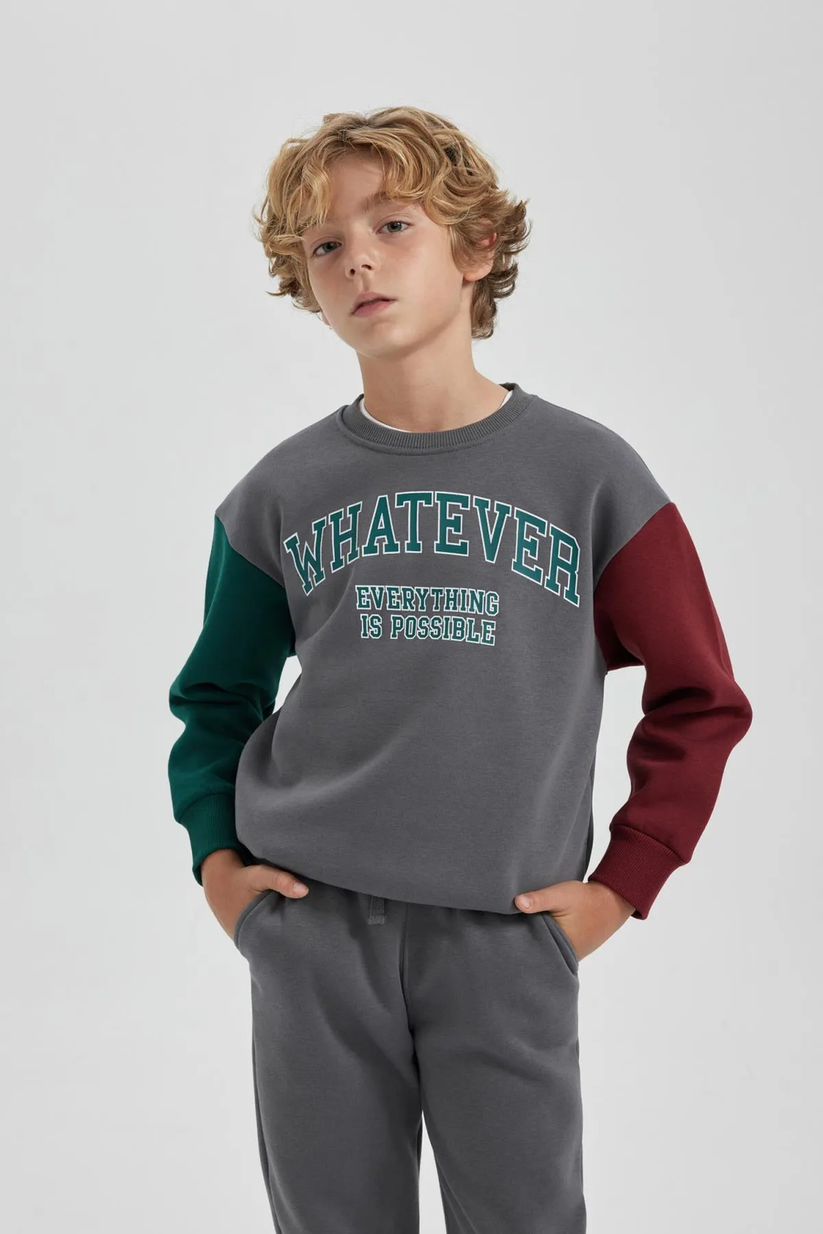 DeFacto  Zweiteiliges Set aus bedrucktem Sweatshirt und Trainingshose für Jungen
