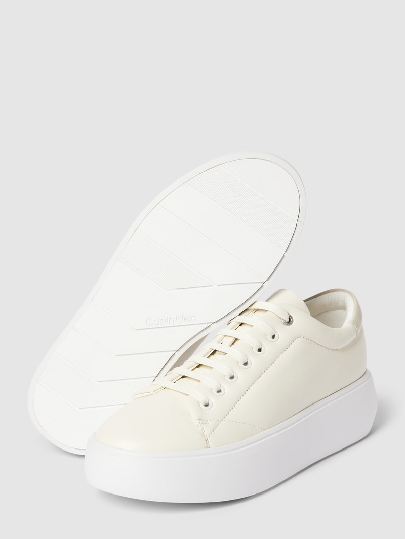 Sneaker mit Plateau-Sohle in offwhite