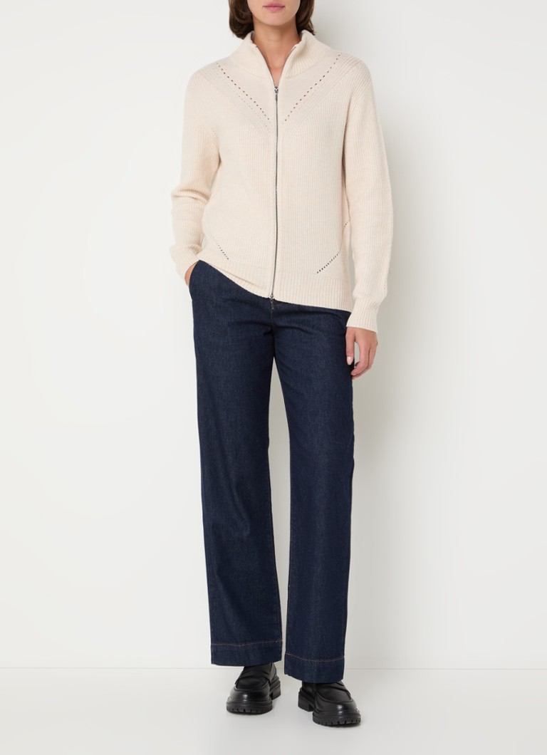 Vestă Gerry Weber din material tricotat fin cu detalii perforate.