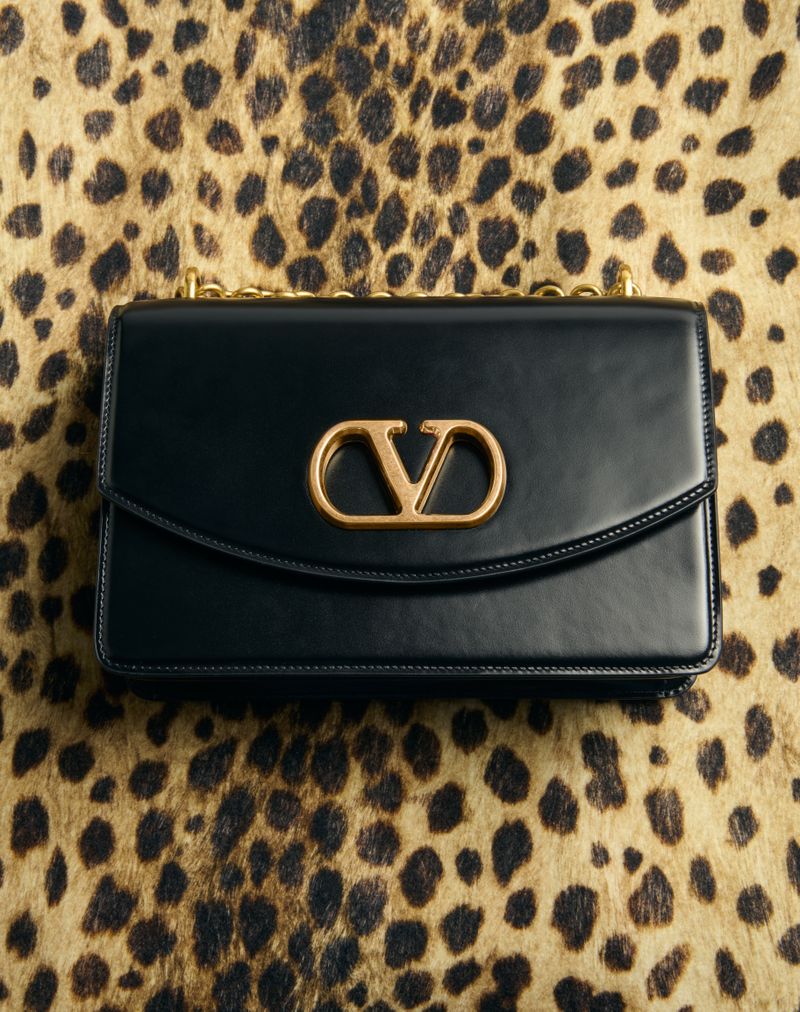 Bolsa de ombro Valentino Garavani Vain em couro de bezerro brilhante
