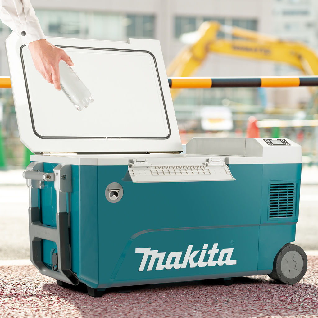 Congelador/refrigerador Makita CW002GZ01 de 18V/40V/230V con función de calefacción, 50L, sin baterías ni cargador.