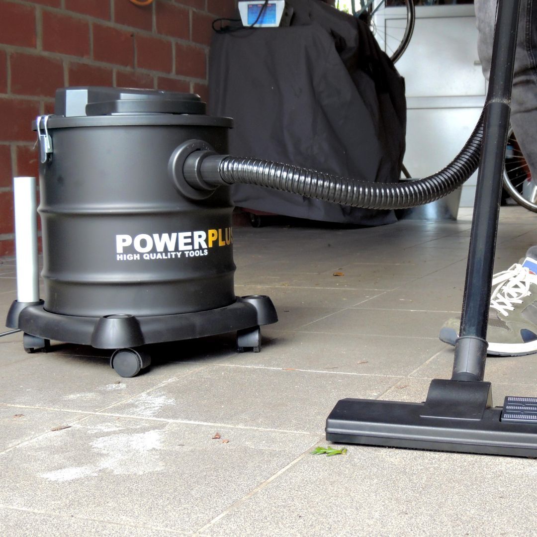 Powerplus Aschesauger mit Staubsauger-Zubehör POWX308