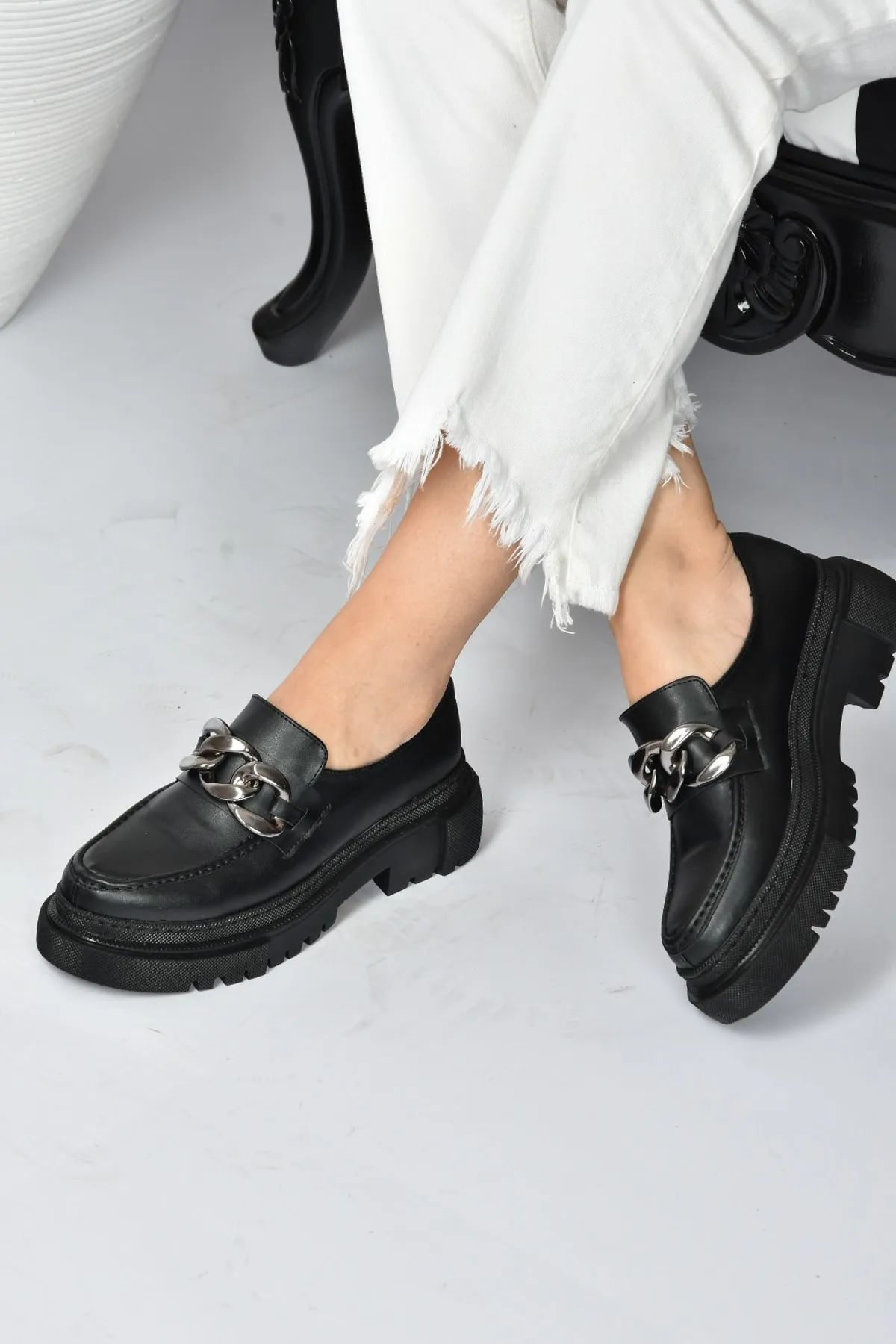 Fox Shoes  Schwarze Damen-Freizeitschuhe mit dicken Sohlen K294760009