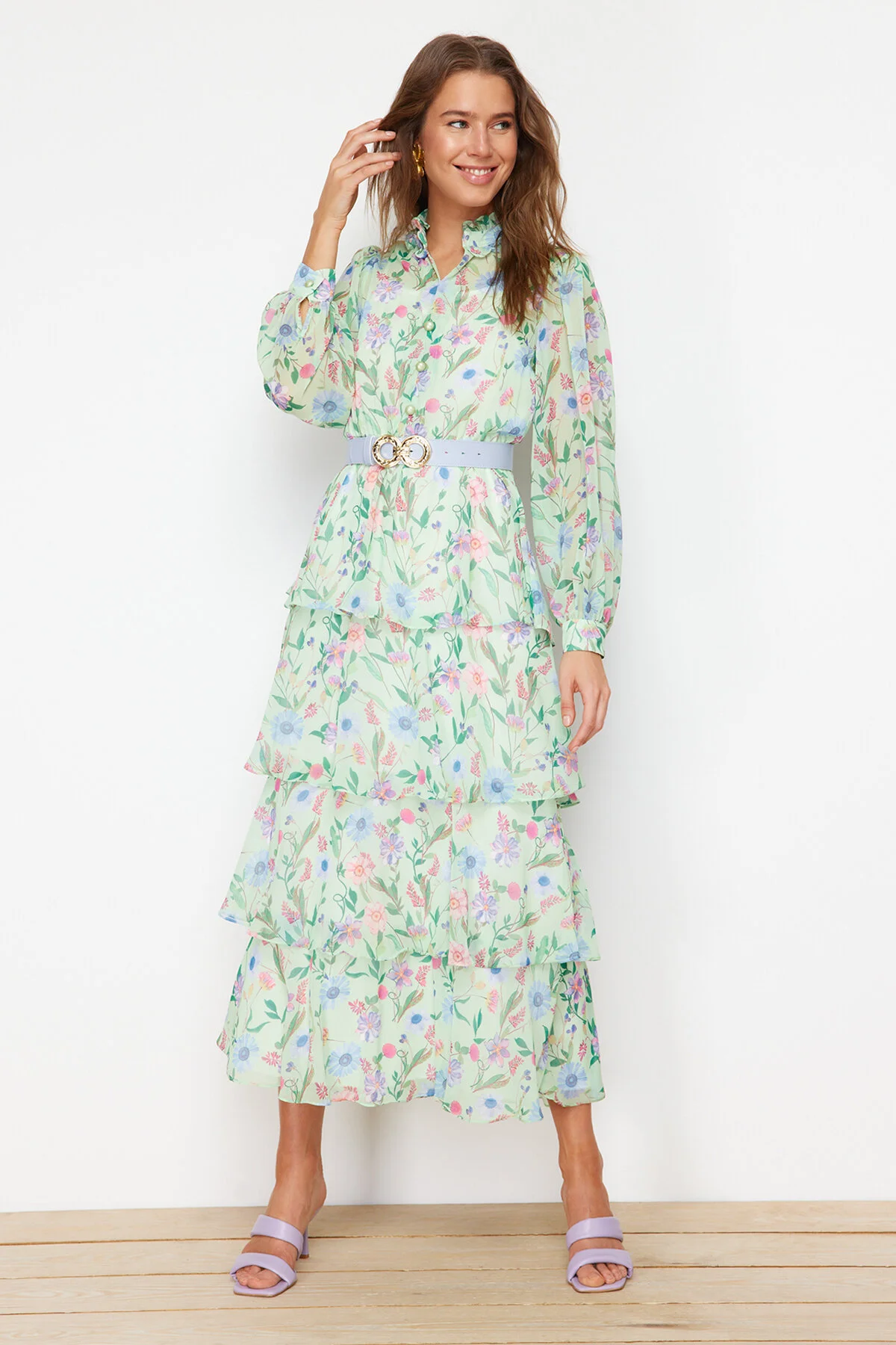 Trendyol Modest  Grünes Chiffonkleid mit Blumenmuster, gefüttert, Gürtel und Netzstoff TCTSS24EB00024