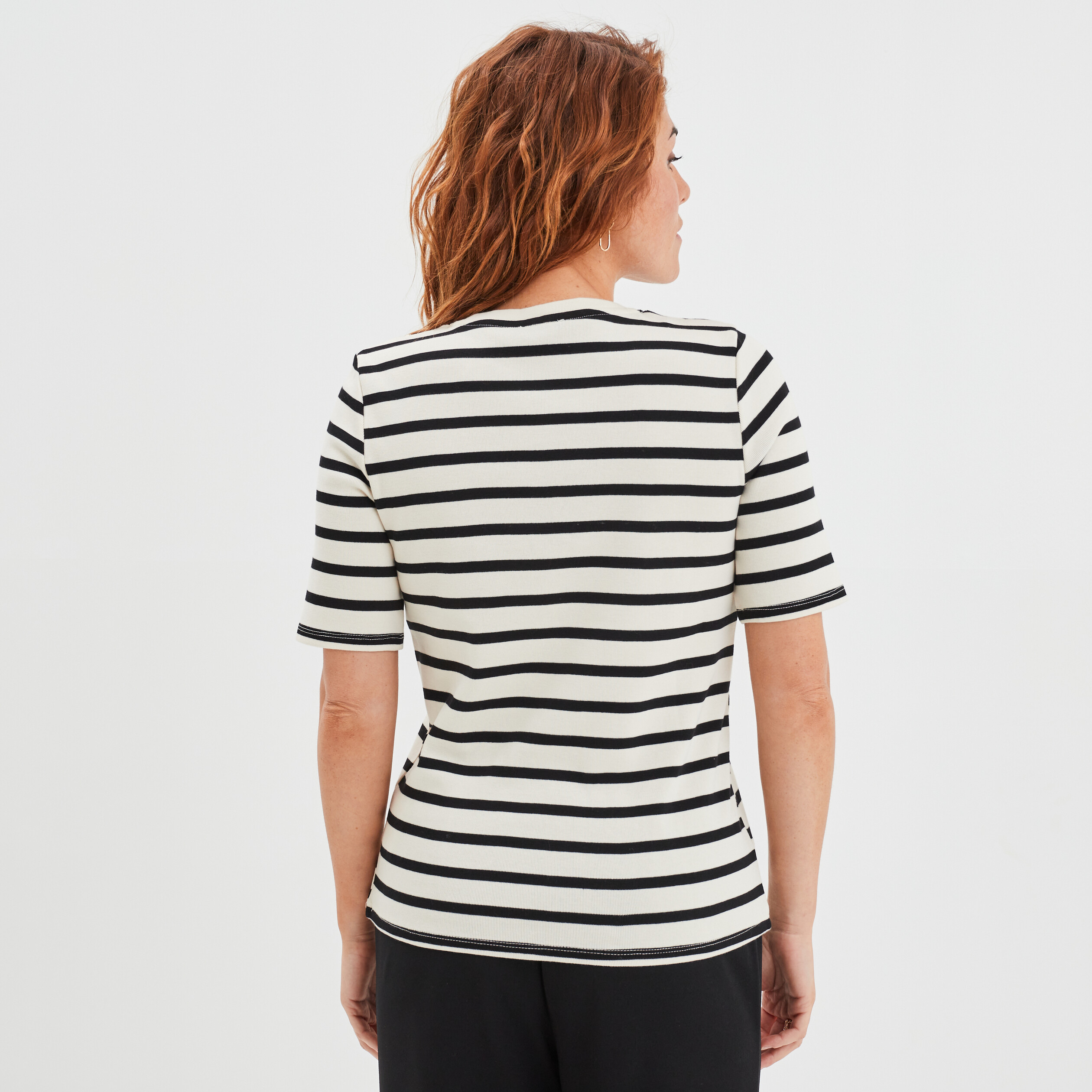 T-shirt ajusté boutons à l'épaule noir femme | La Halle