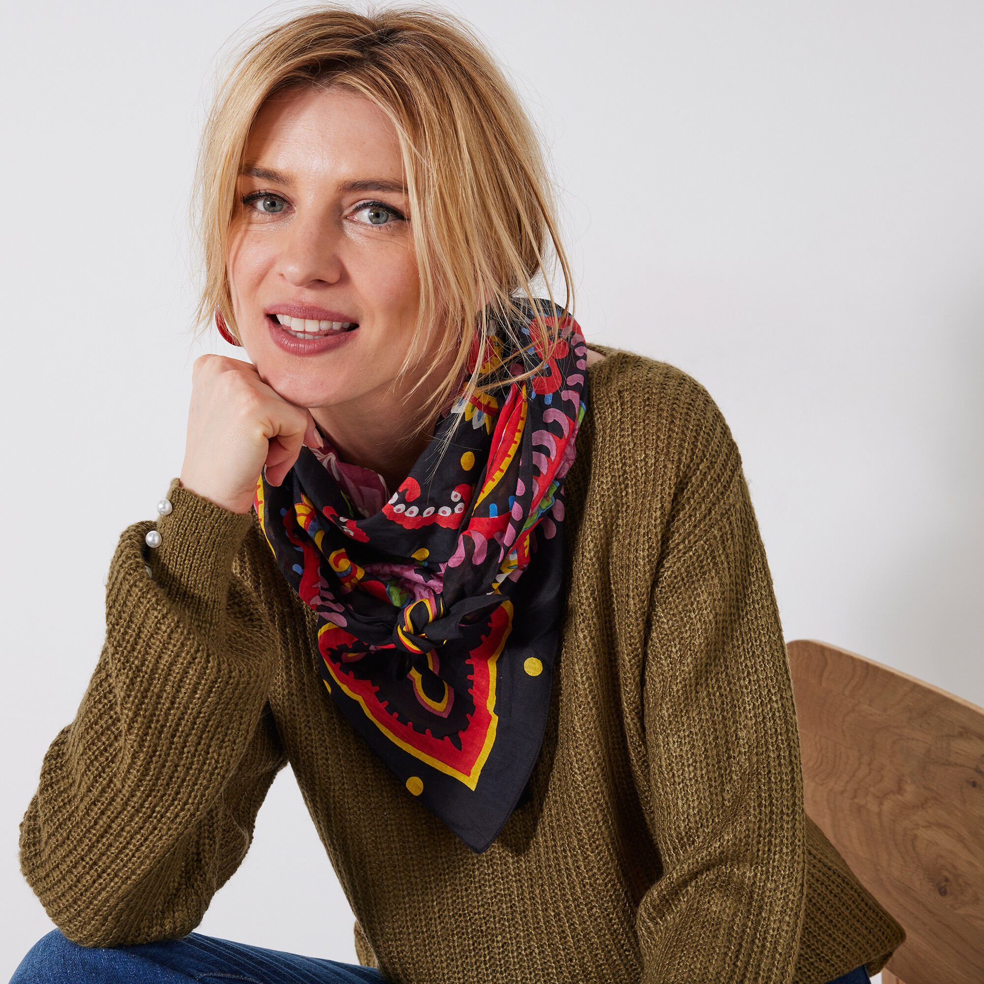 Foulard imprimé multicolore 100 x 100 cm