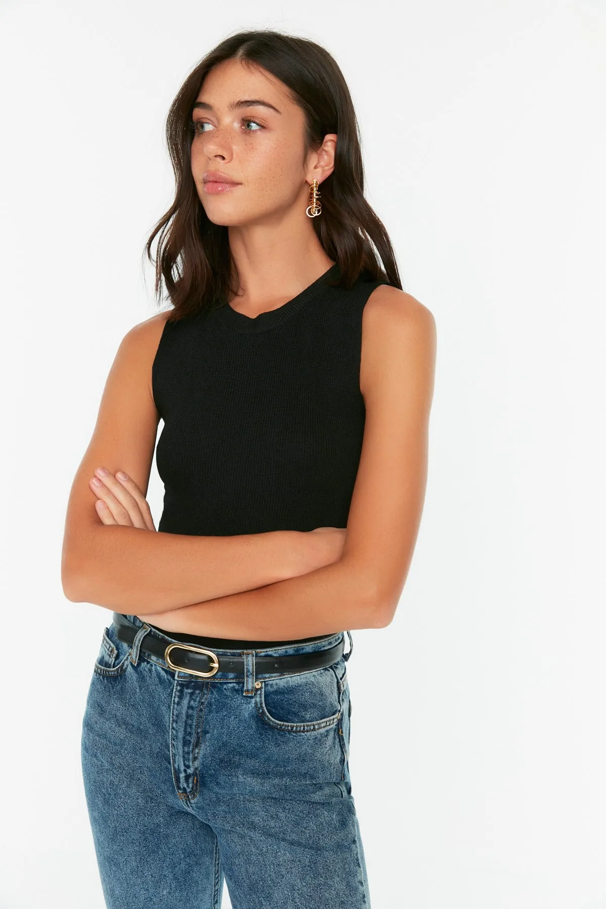 Trendyol Collection  Schwarze Crop-Strickbluse mit Rundhalsausschnitt
