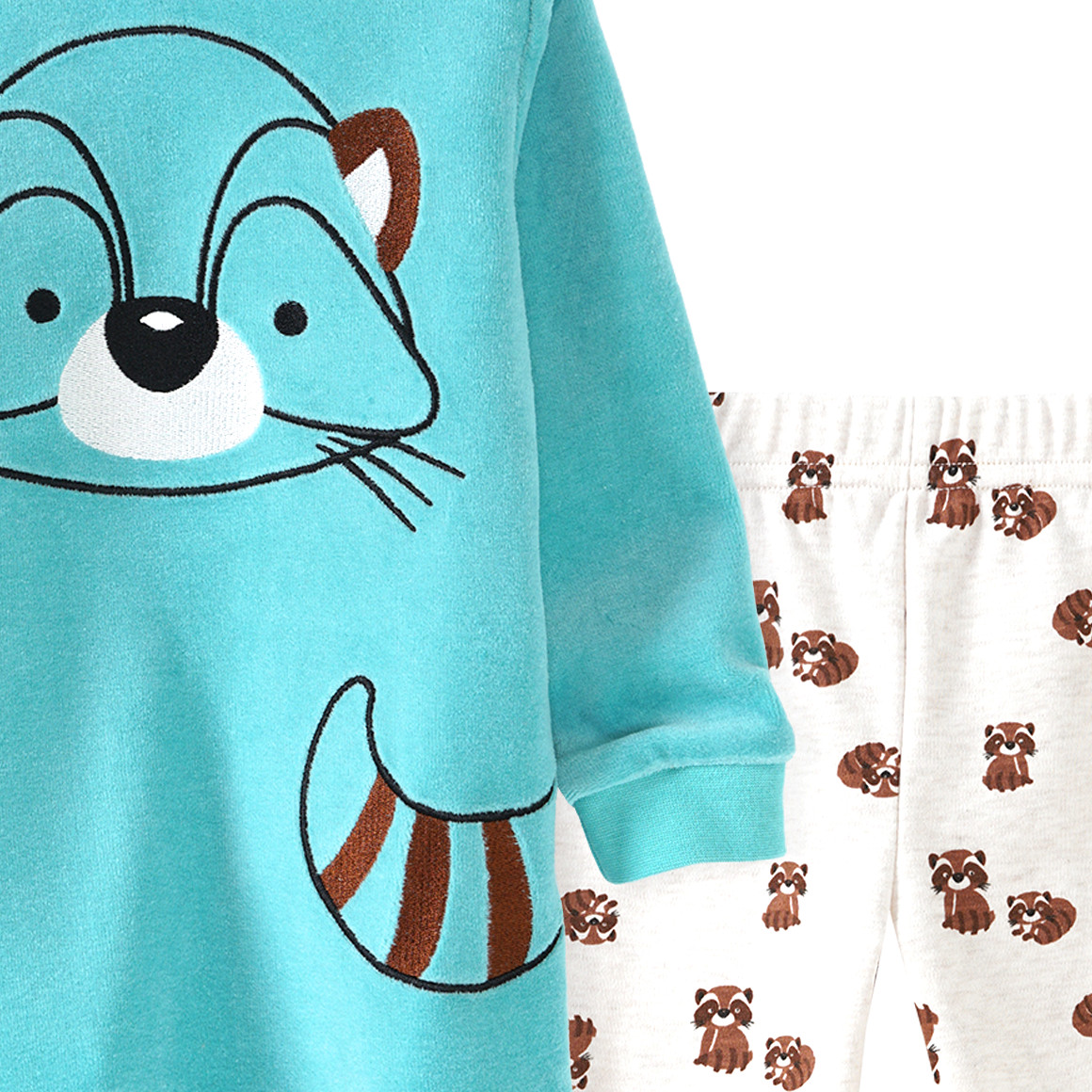 Baby Nicki-Schlafanzug mit Wäschbär-Motiven