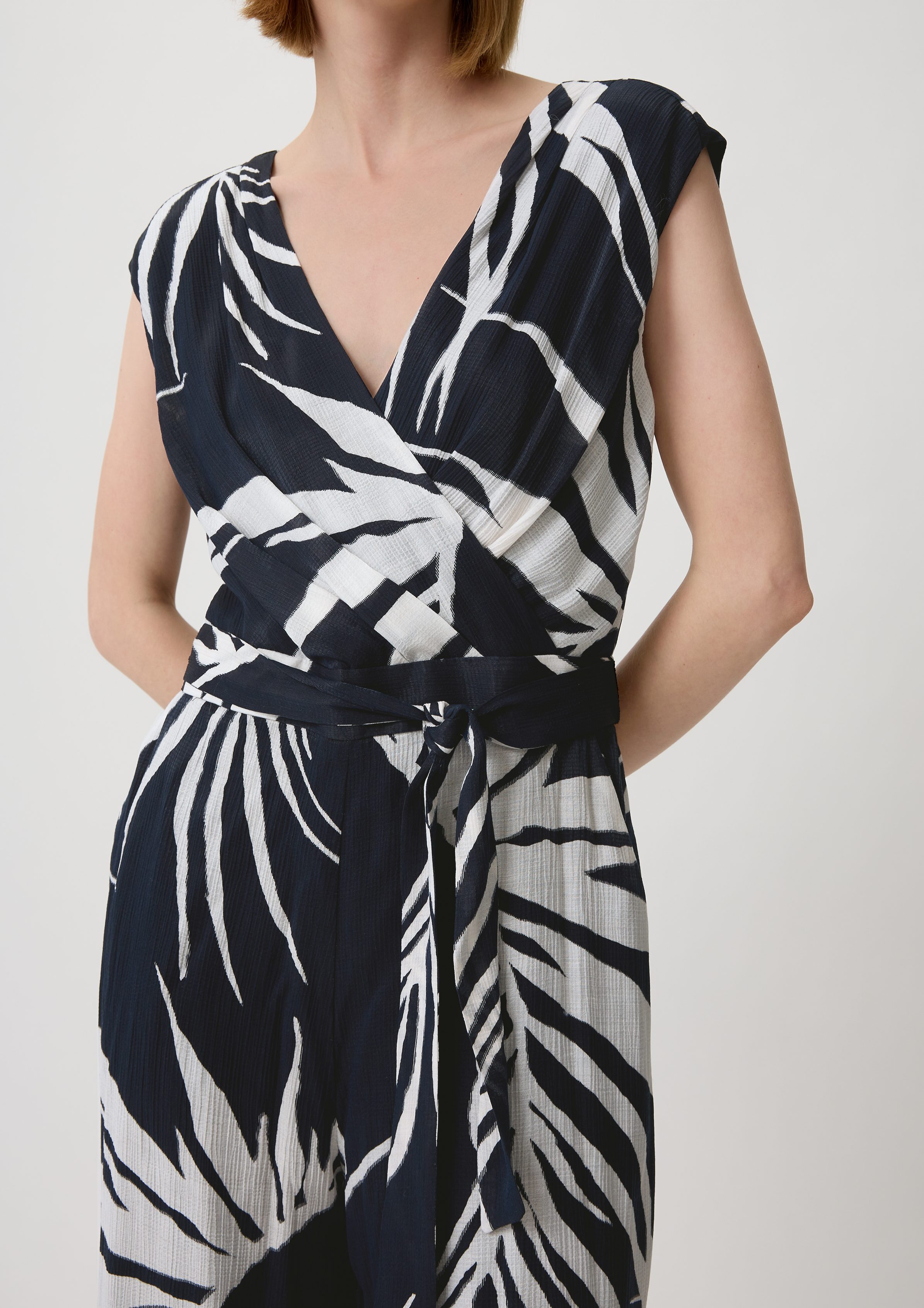 Comma Overall Jumpsuit aus Viskosemix Teilungsnähte