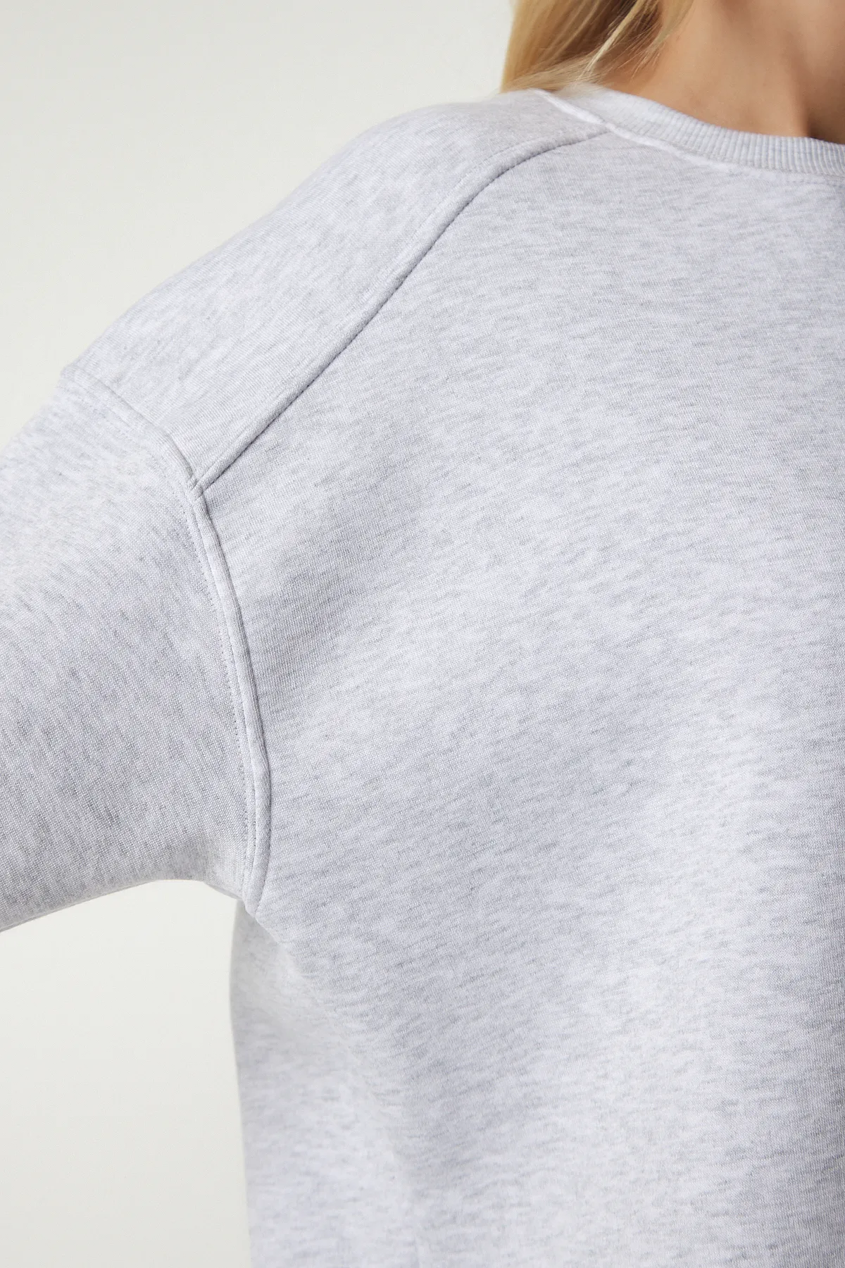 Happiness İstanbul  Grau meliertes Oversize-Sweatshirt mit Reliefmuster für Damen MC00232