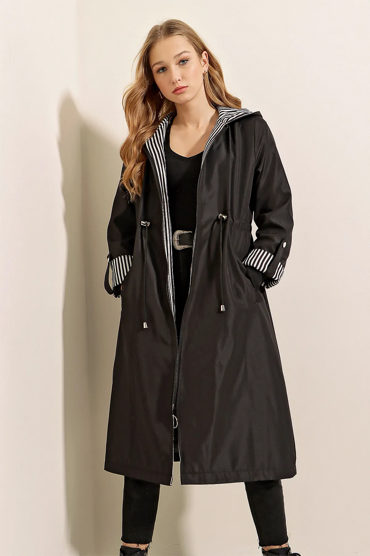 Bigdart  Modell 9091 - Schwarzer Trenchcoat mit Kapuze und Kordelzug in der Taille