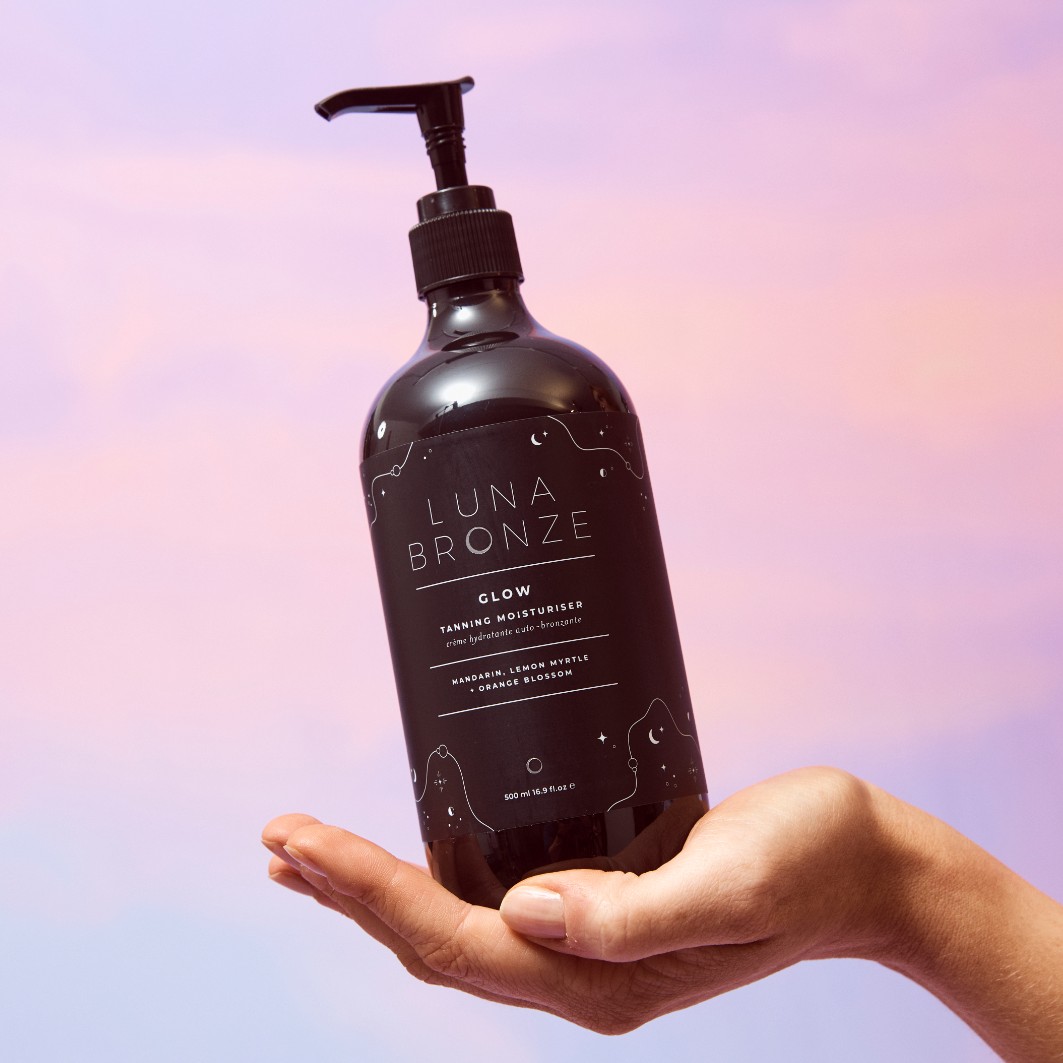 Glow. Gradual Tanning Moisturiser