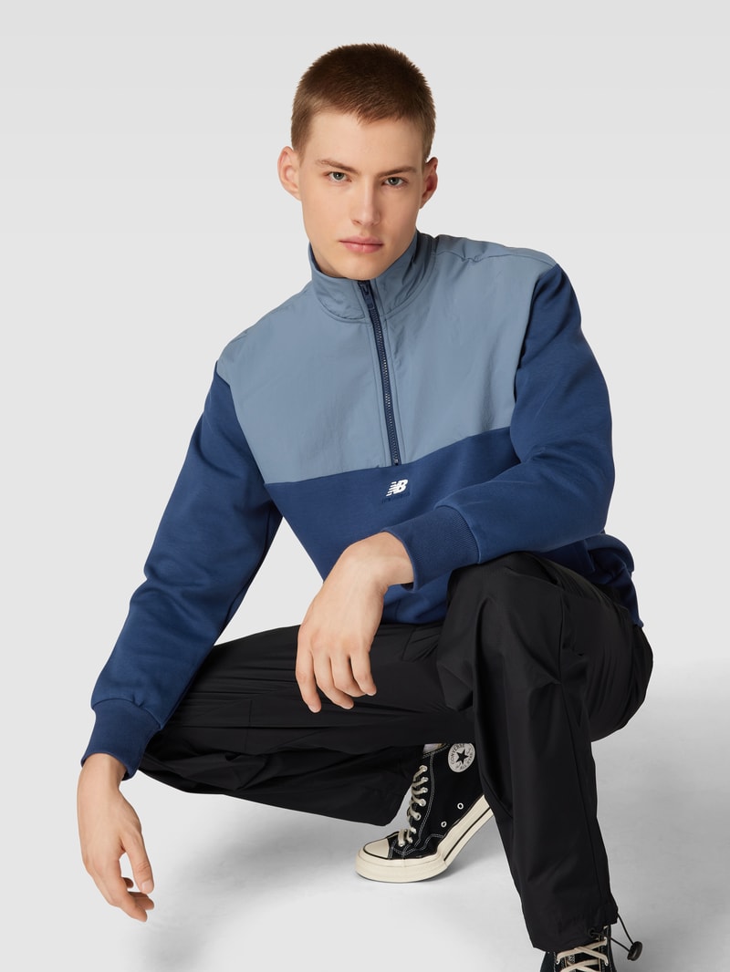Sweatshirt mit Stehkragen und Reißverschluss in marineblau