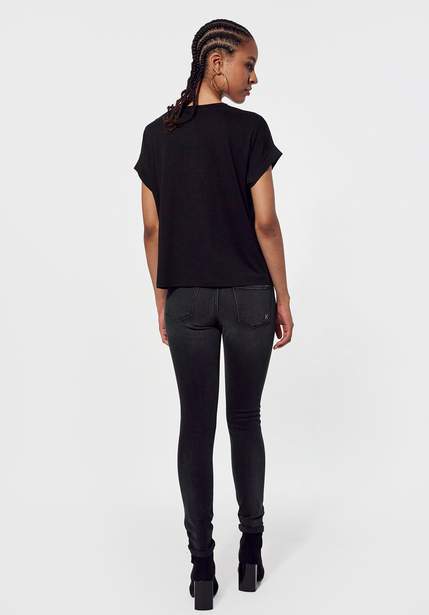 DER    T-shirt cintré noir chiné femme
