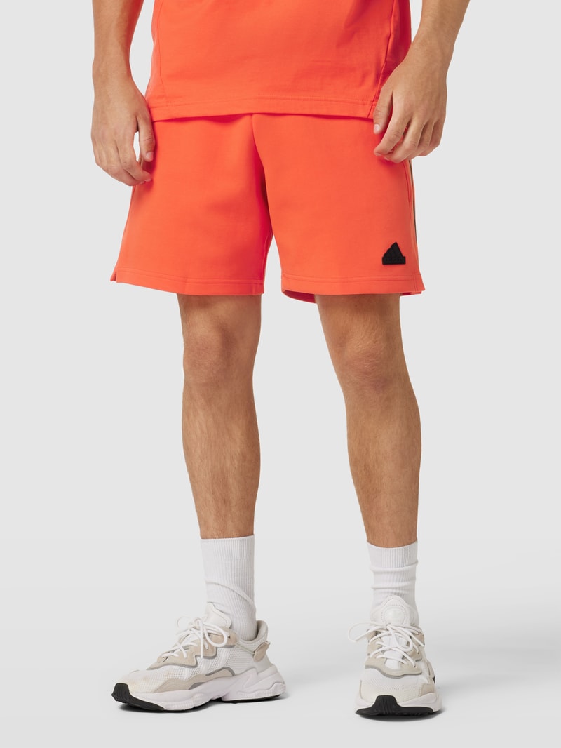 Shorts mit Label-Detail in rot