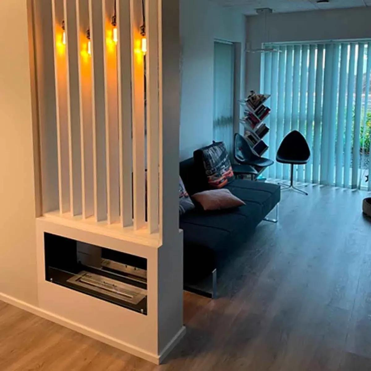 ScandiFlames Lansing Bioethanol Standkamin, Weiß, Flammenansicht von 2 Seiten, 3,3 kW, 3,5-Liter-Brenner, 7,5 Stunden Brenndauer