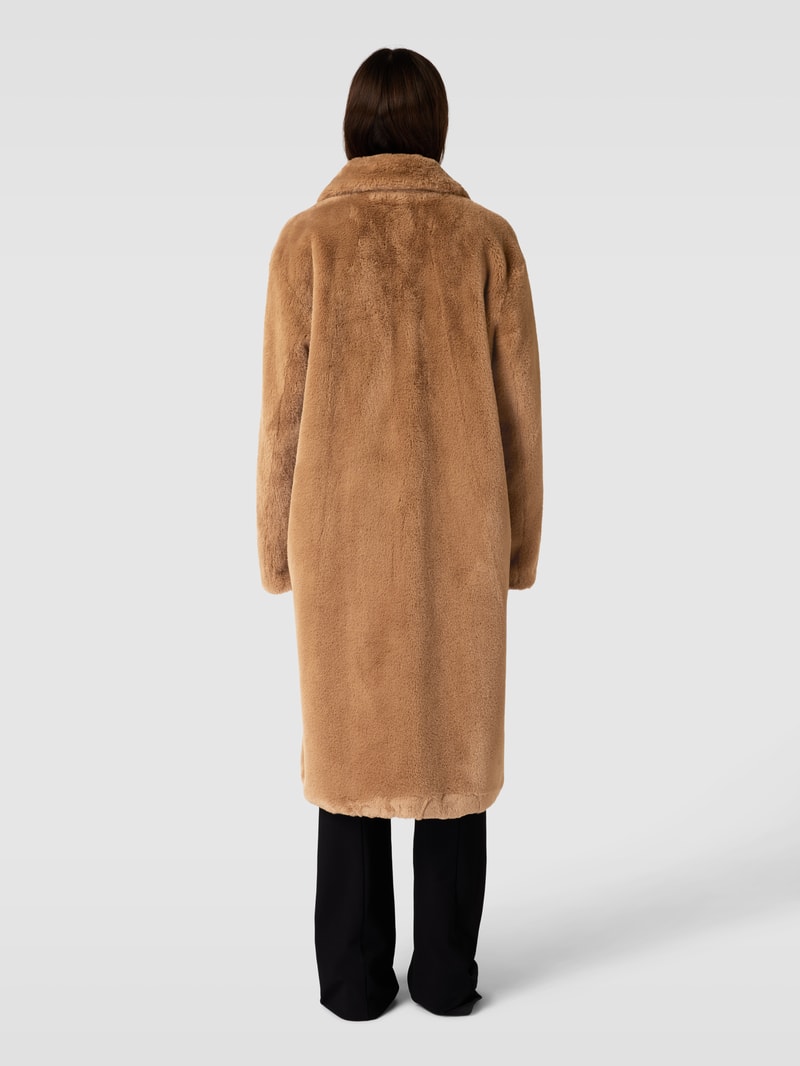 Mantel aus Kunstfell in camel