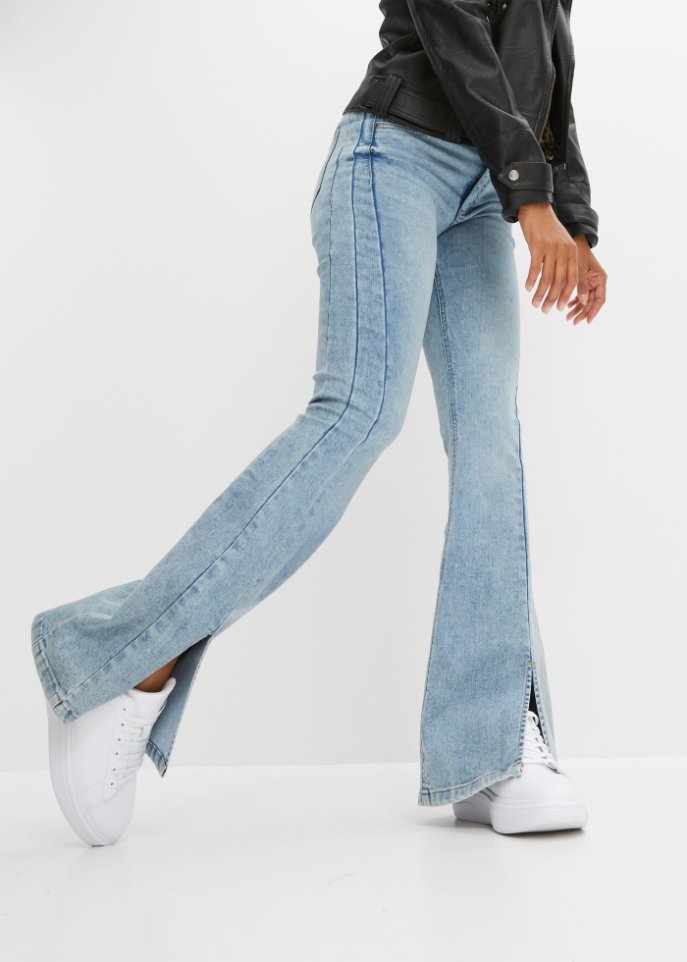 Schlagjeans mit Schlitzdetail