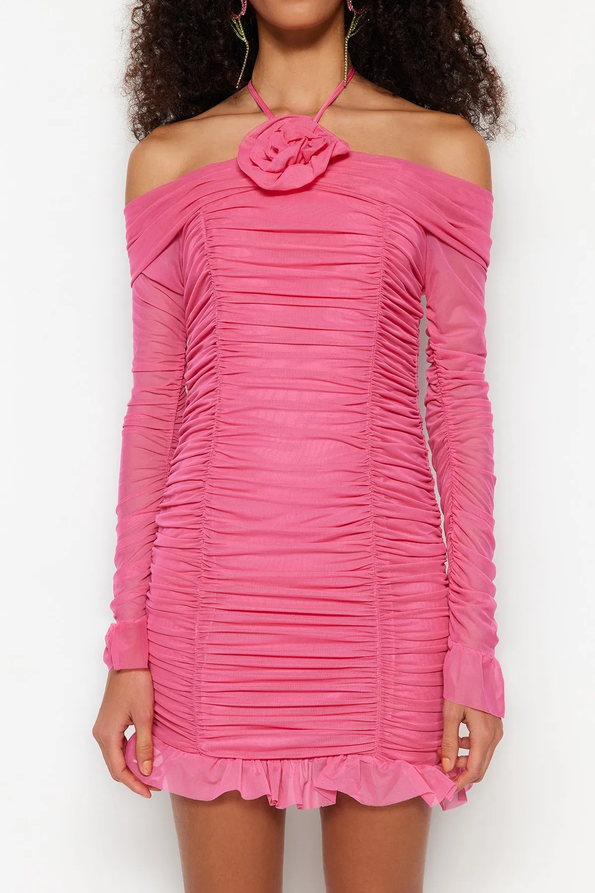 Trendyol Collection  Rosa, figurbetontes, gefüttertes, elegantes Abendkleid aus Tüll TPRSS23EL00309