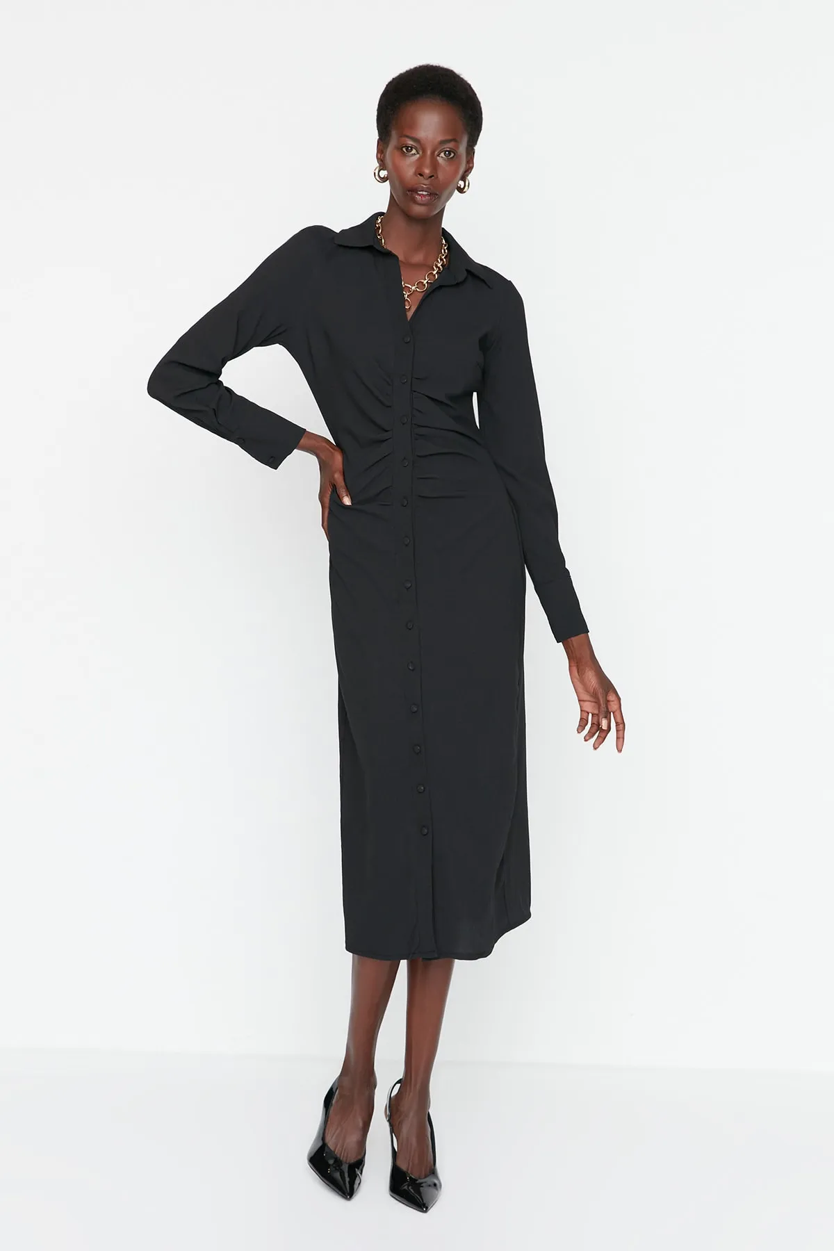 Trendyol Collection  Schwarzes, gewebtes Midi-Kleid mit Kordelzug und detailliertem Webmuster TWOAW22EL1343