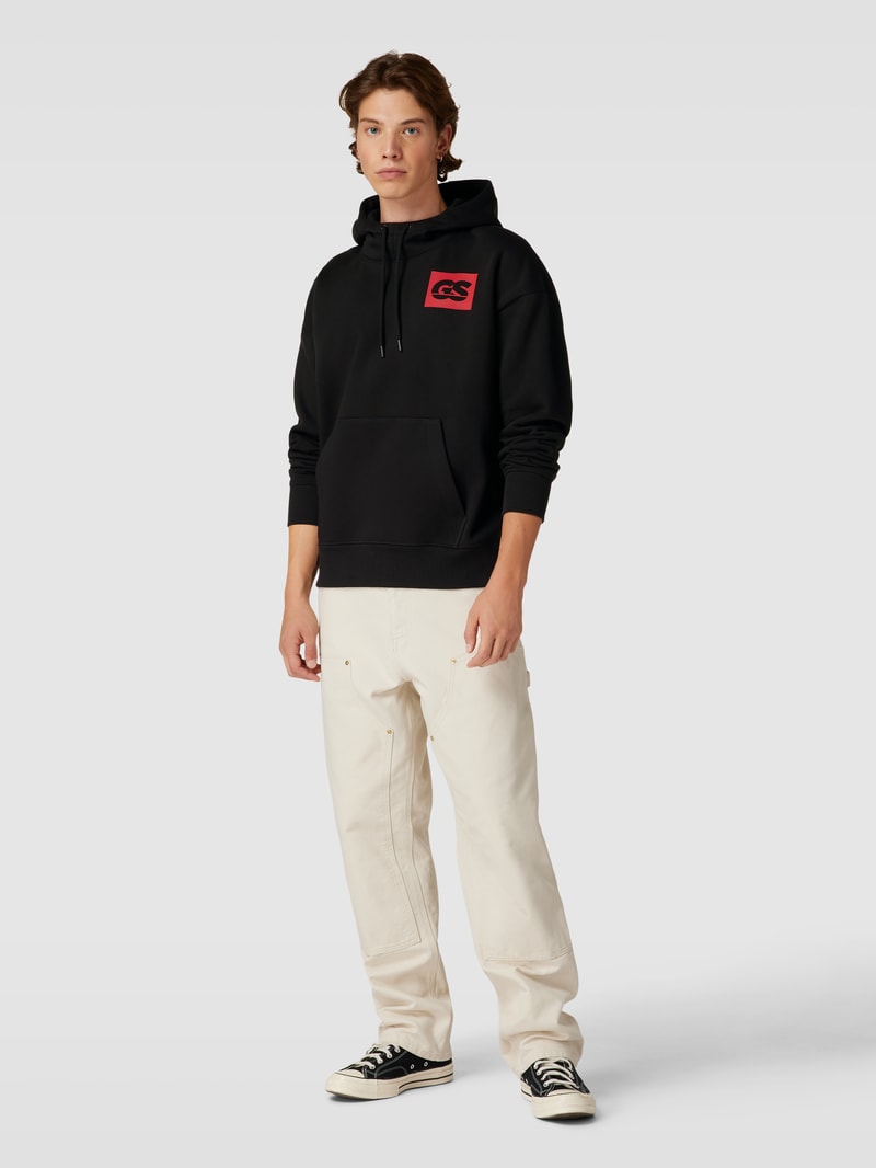 Hoodie mit Känguru-Tasche in schwarz