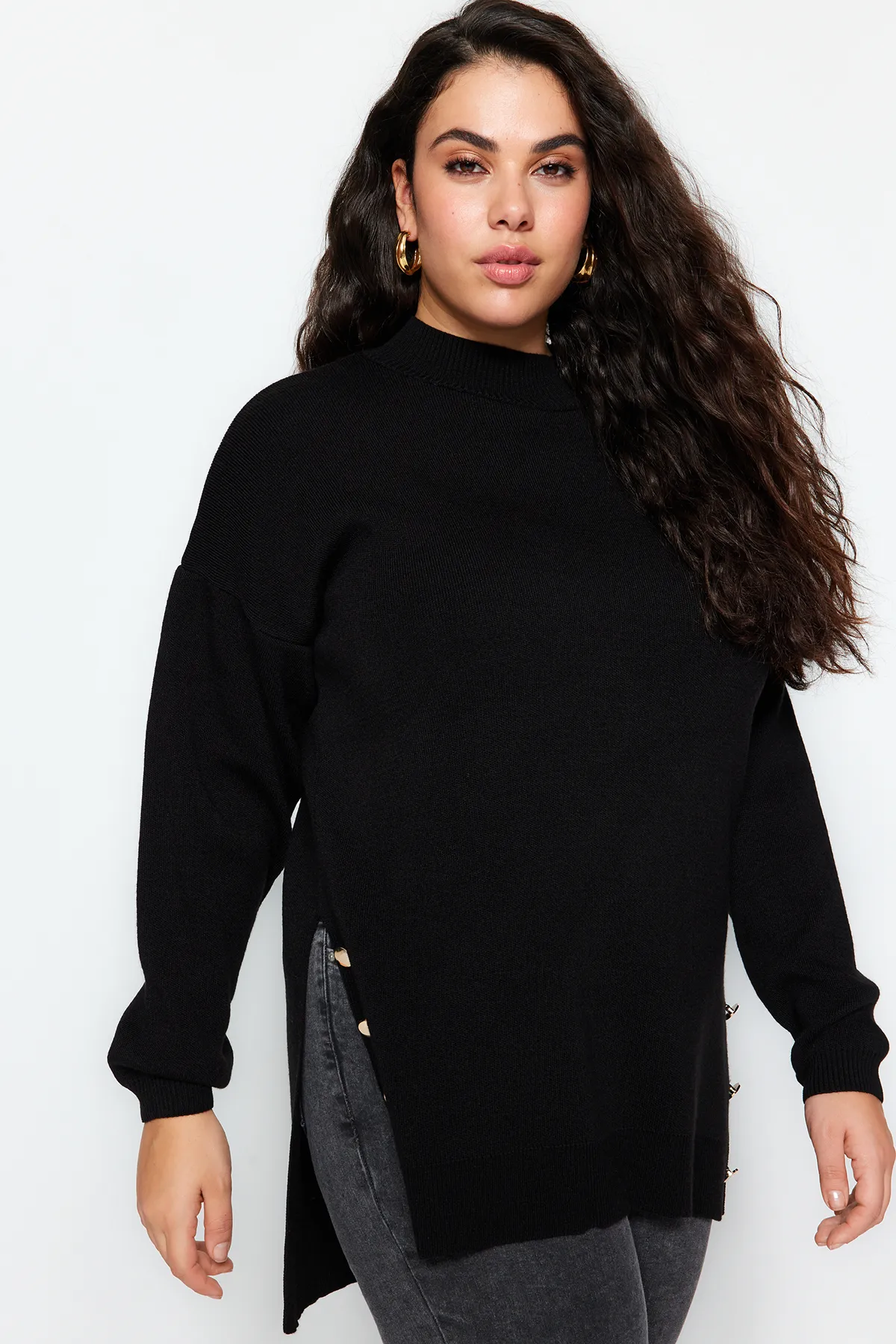 Trendyol Curve  Schwarzer Rollkragenpullover mit Knöpfen und detailliertem Rollkragen TBBAW24AN00076