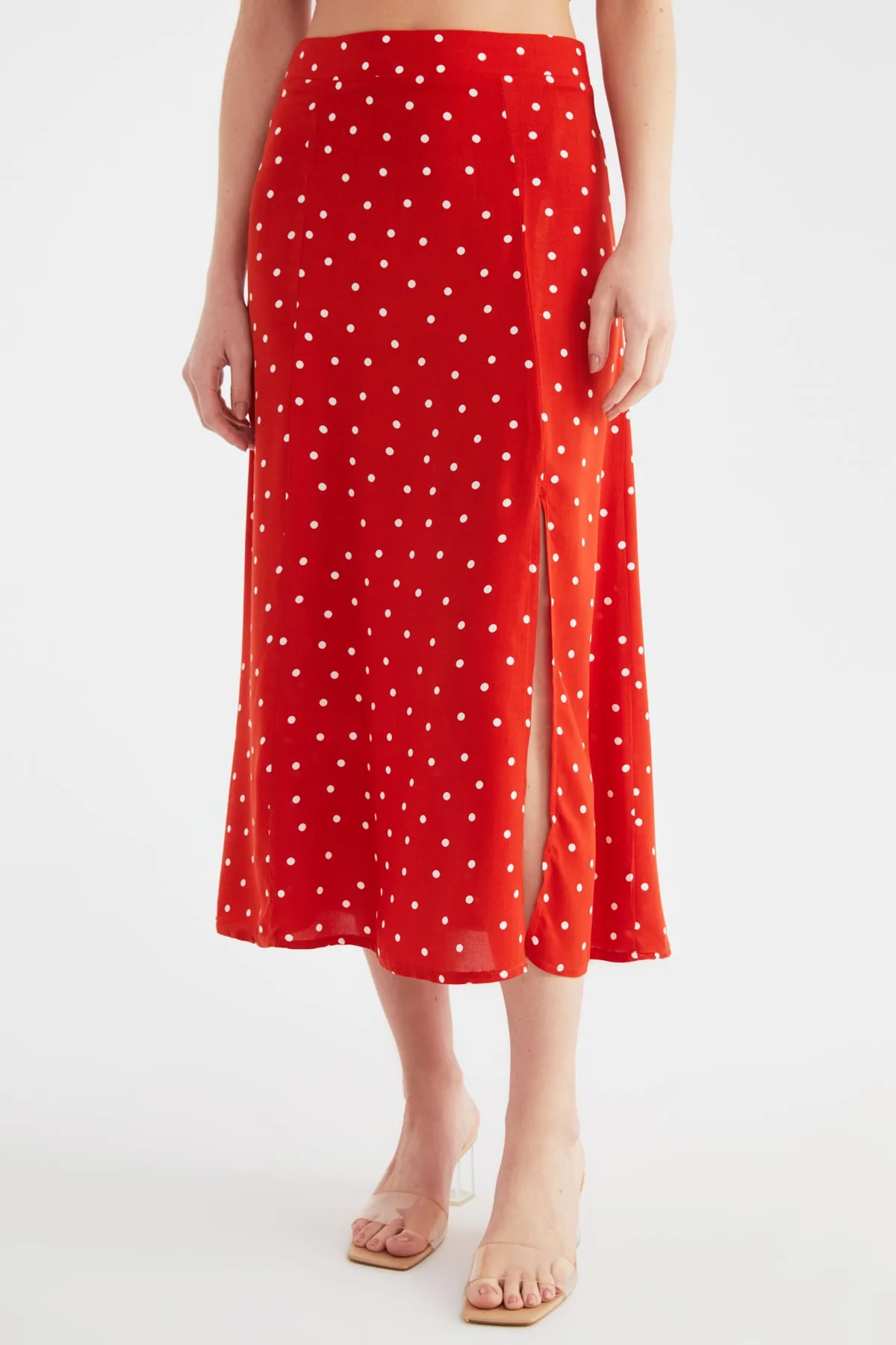 Trendyol Collection  Midi-Set aus Viskosegewebe mit gepunktetem Unterteil und Oberteil mit Fliesenschlitz TWOSS20AU0097