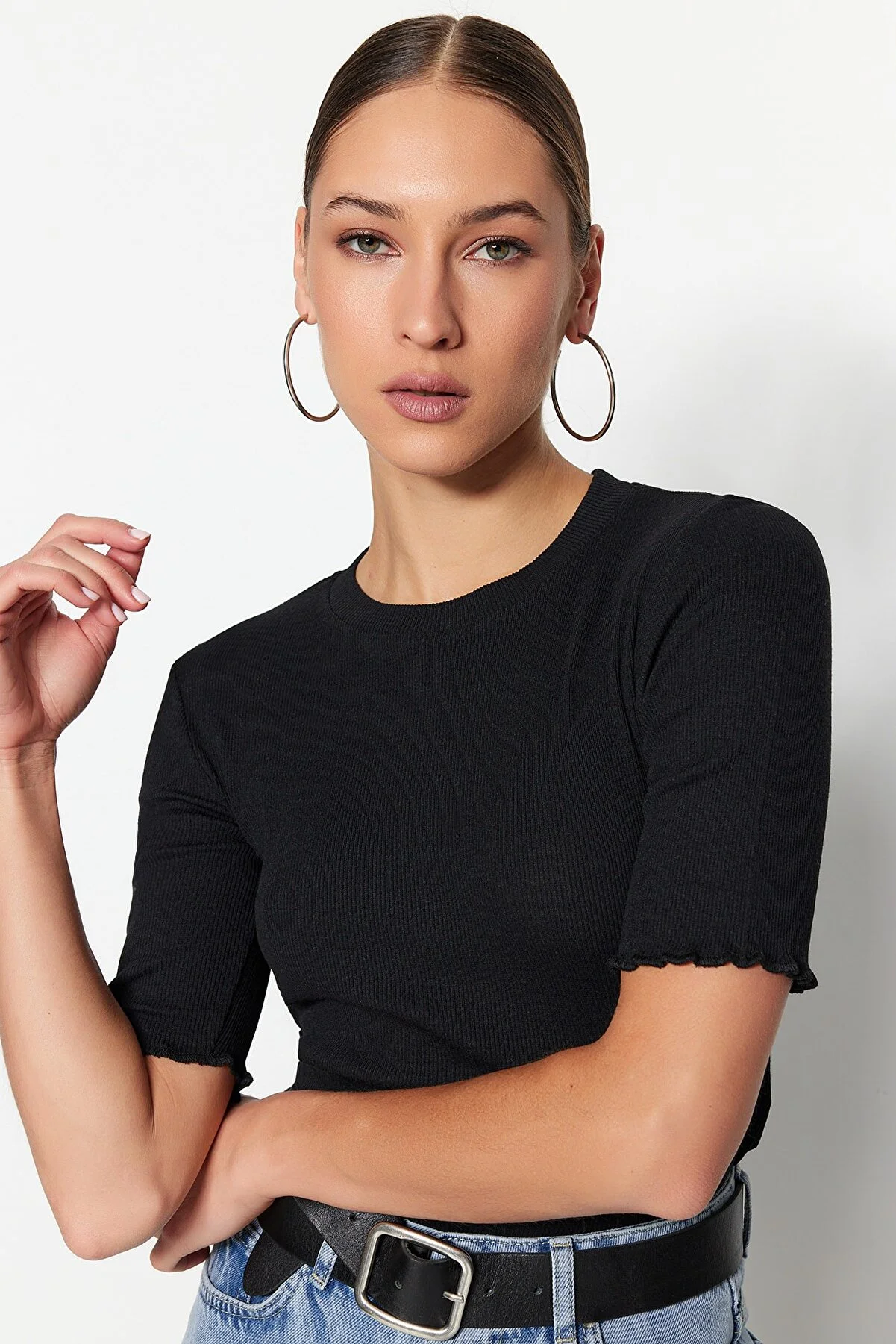 Trendyol Collection  Schwarze, taillierte Stretch-Strickbluse TWOSS23BZ00025