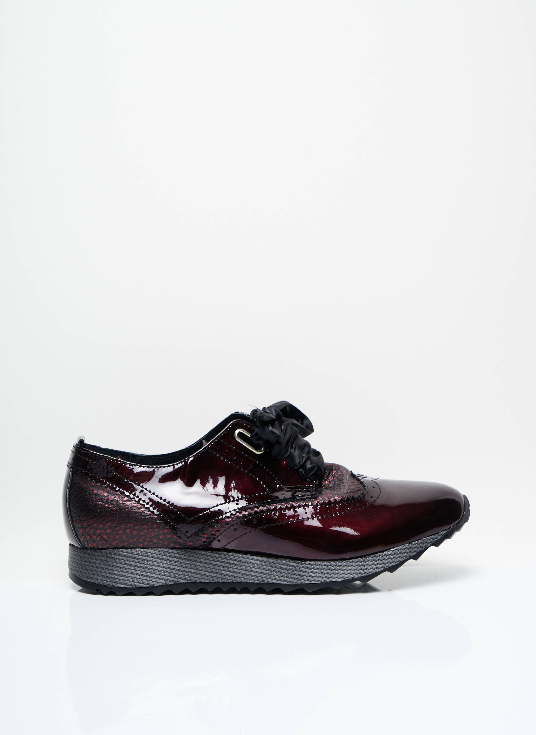 Regard Baskets Femme couleur rouge