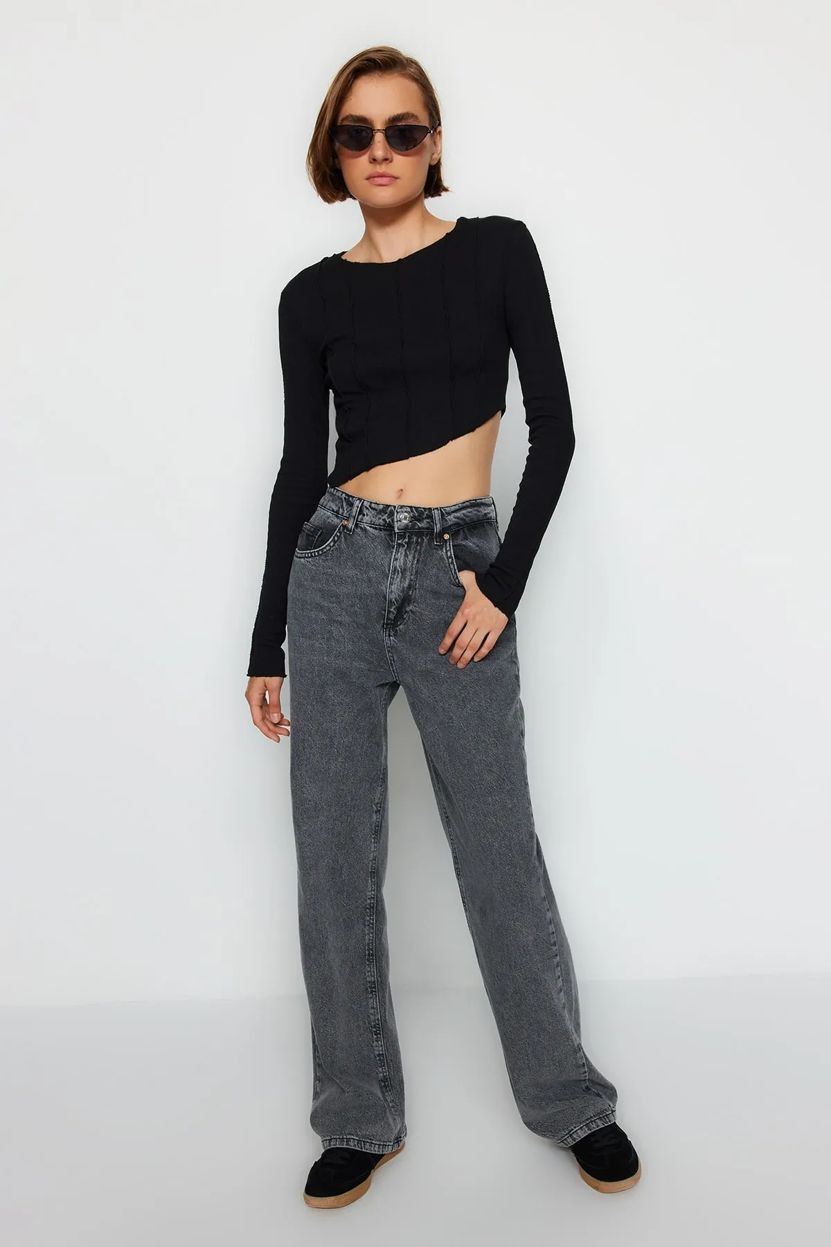 Trendyol Collection  Graue Jeans mit hoher Taille und weitem Bein TWOAW24JE00073