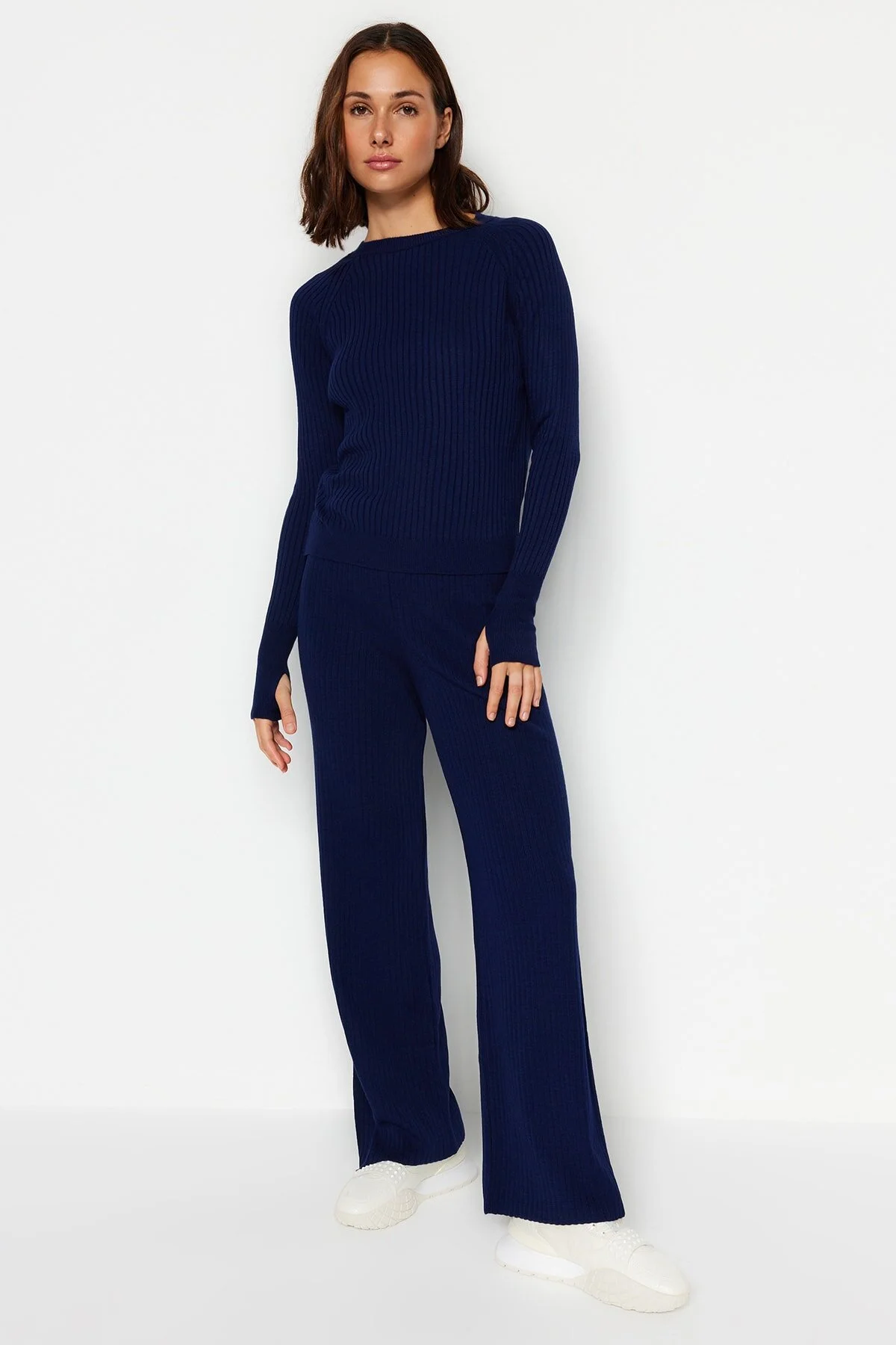 Trendyol Collection  Marineblaues Strickoberteil und -unterteil-Set mit Rundhalsausschnitt TWOAW24AU00032