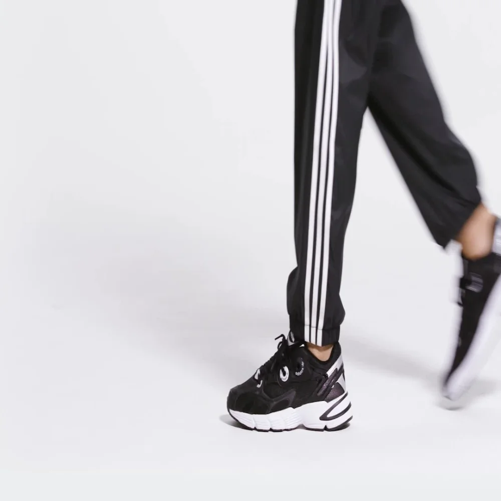 adidas Astir W GY5260 / schwarz