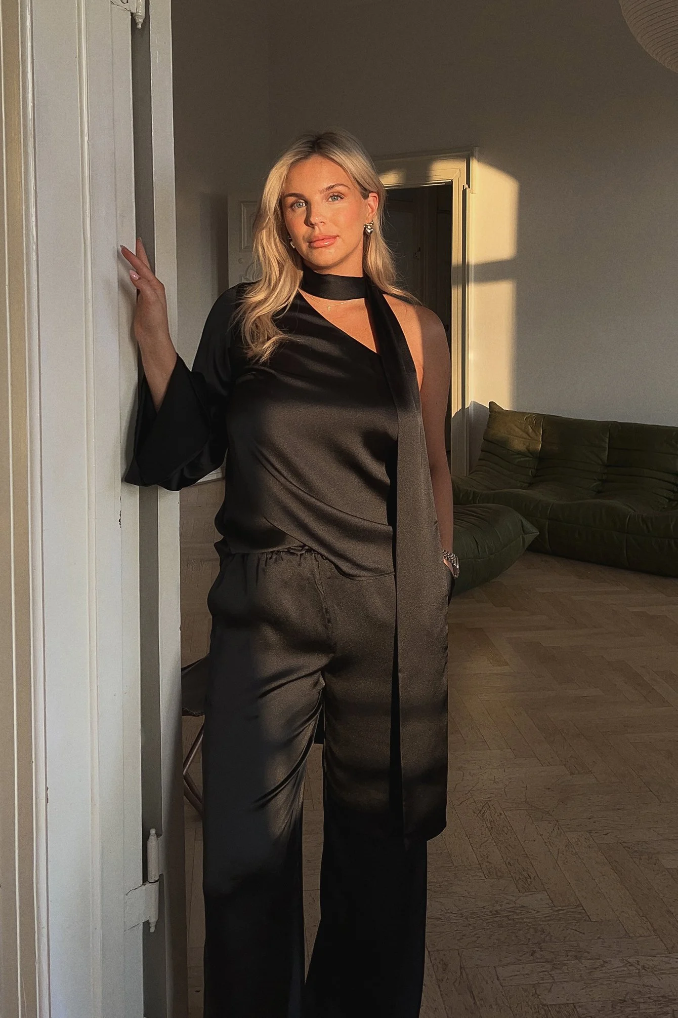 Einärmelige Satin-Bluse