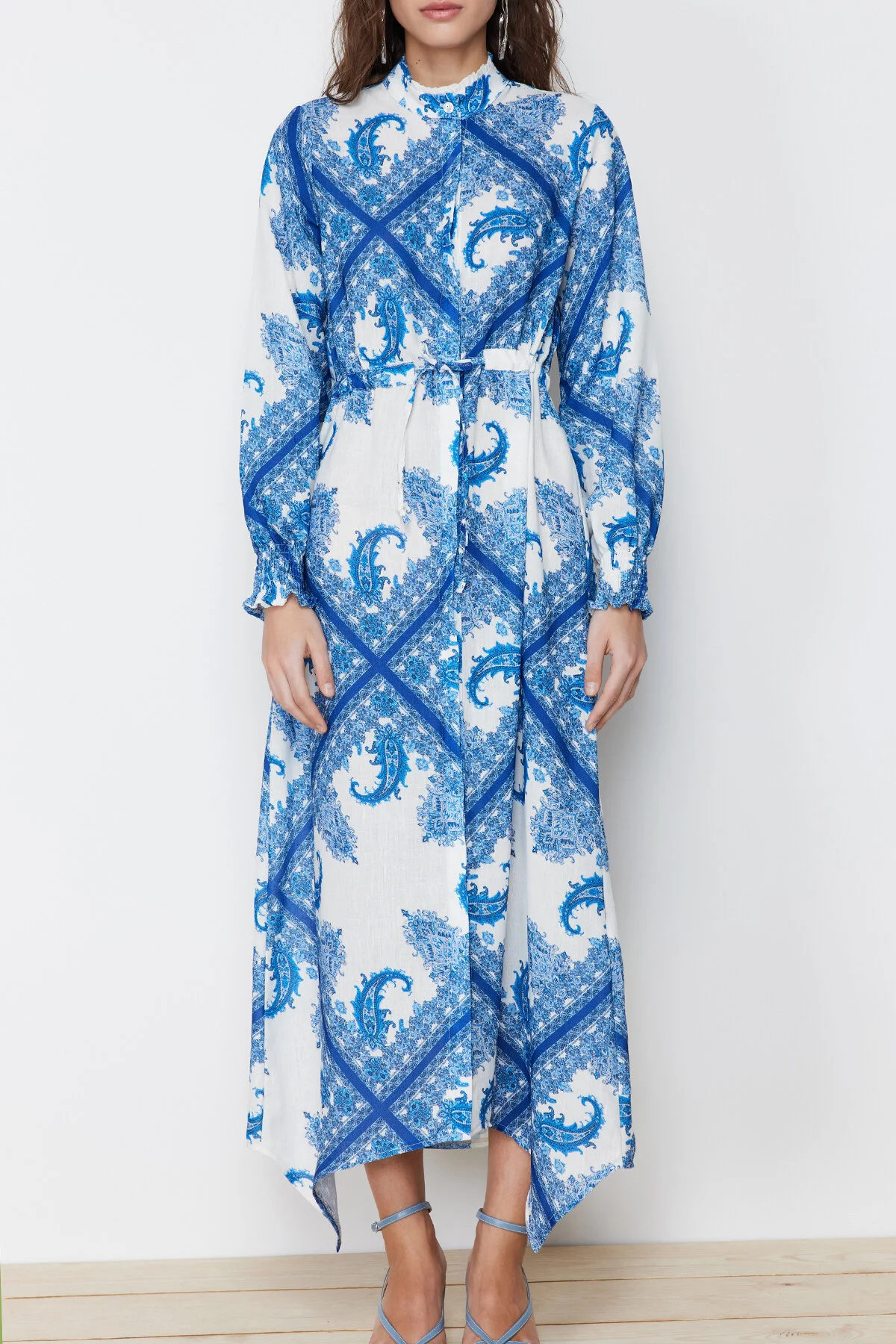 Trendyol Modest  Blauer asymmetrischer Rock mit Schalmuster, detailliertes, gebundenes Webkleid TCTSS24EB00101
