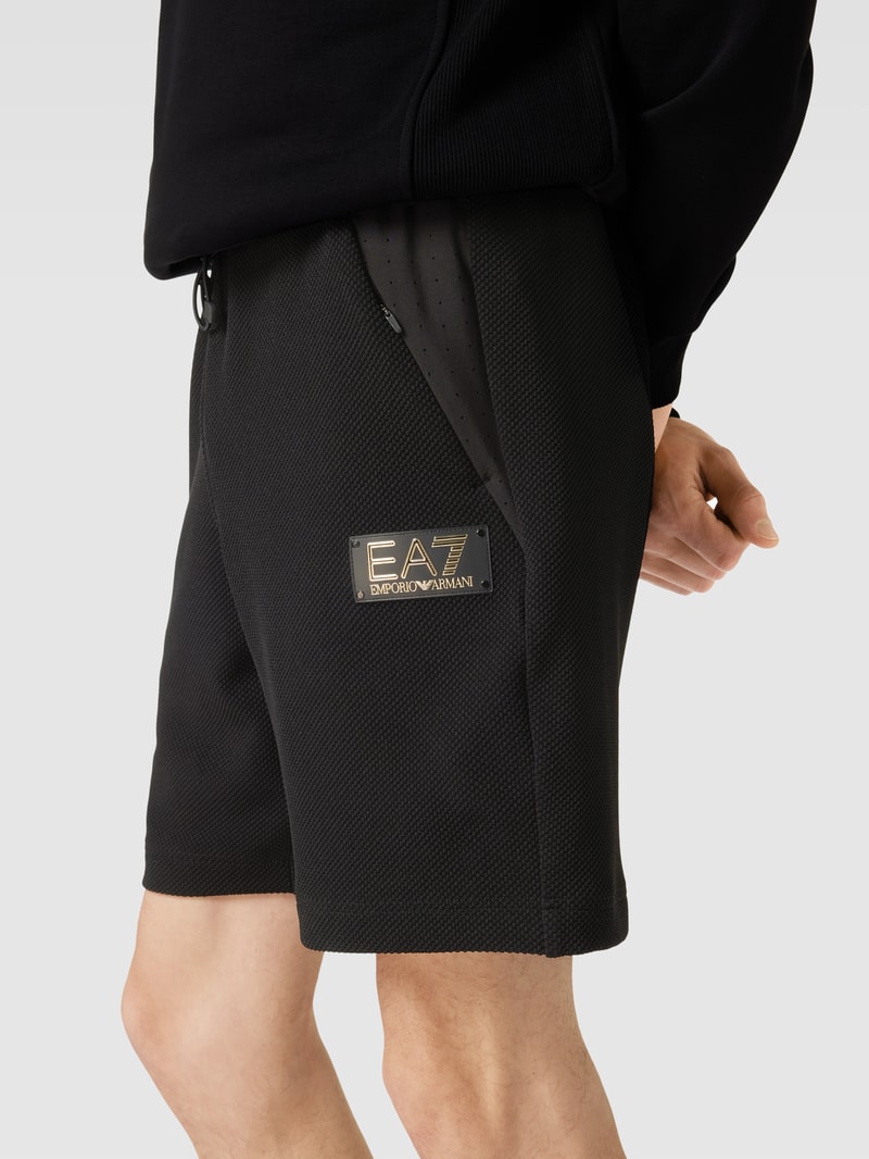 Sweatshorts mit Label-Patch in schwarz