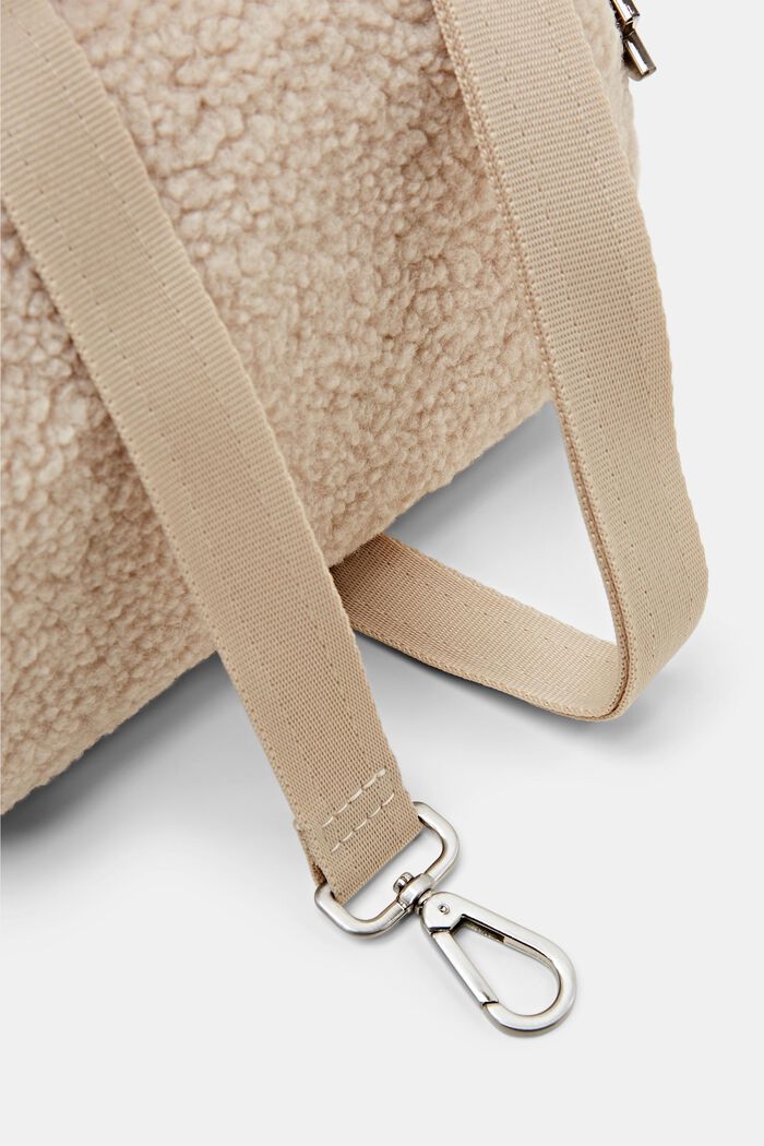 Kleine Tasche aus Plüsch