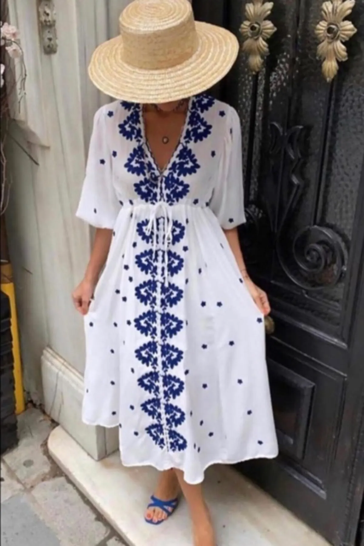 FEMELLE  Blaues, besticktes Kleid mit ethnischem Muster für Damen