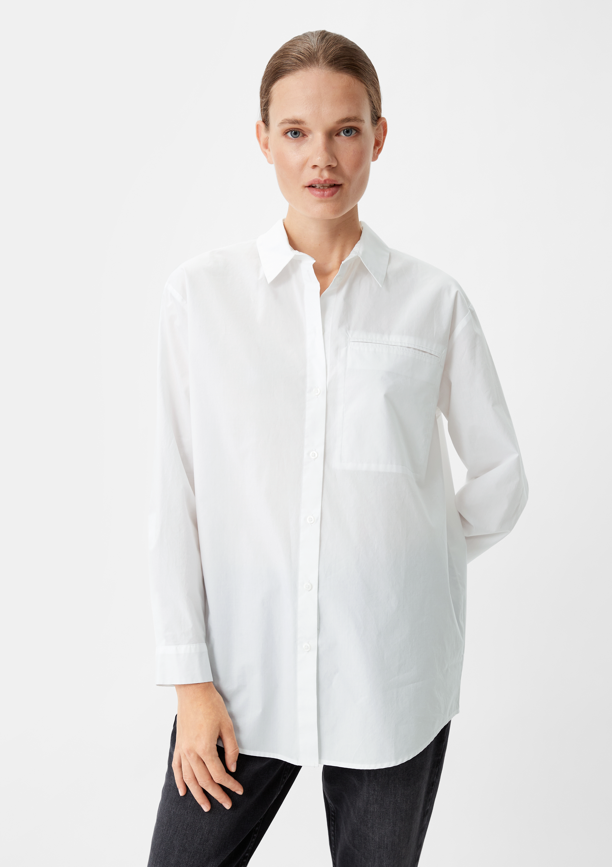 Baumwollbluse mit Paspeltasche - weiß