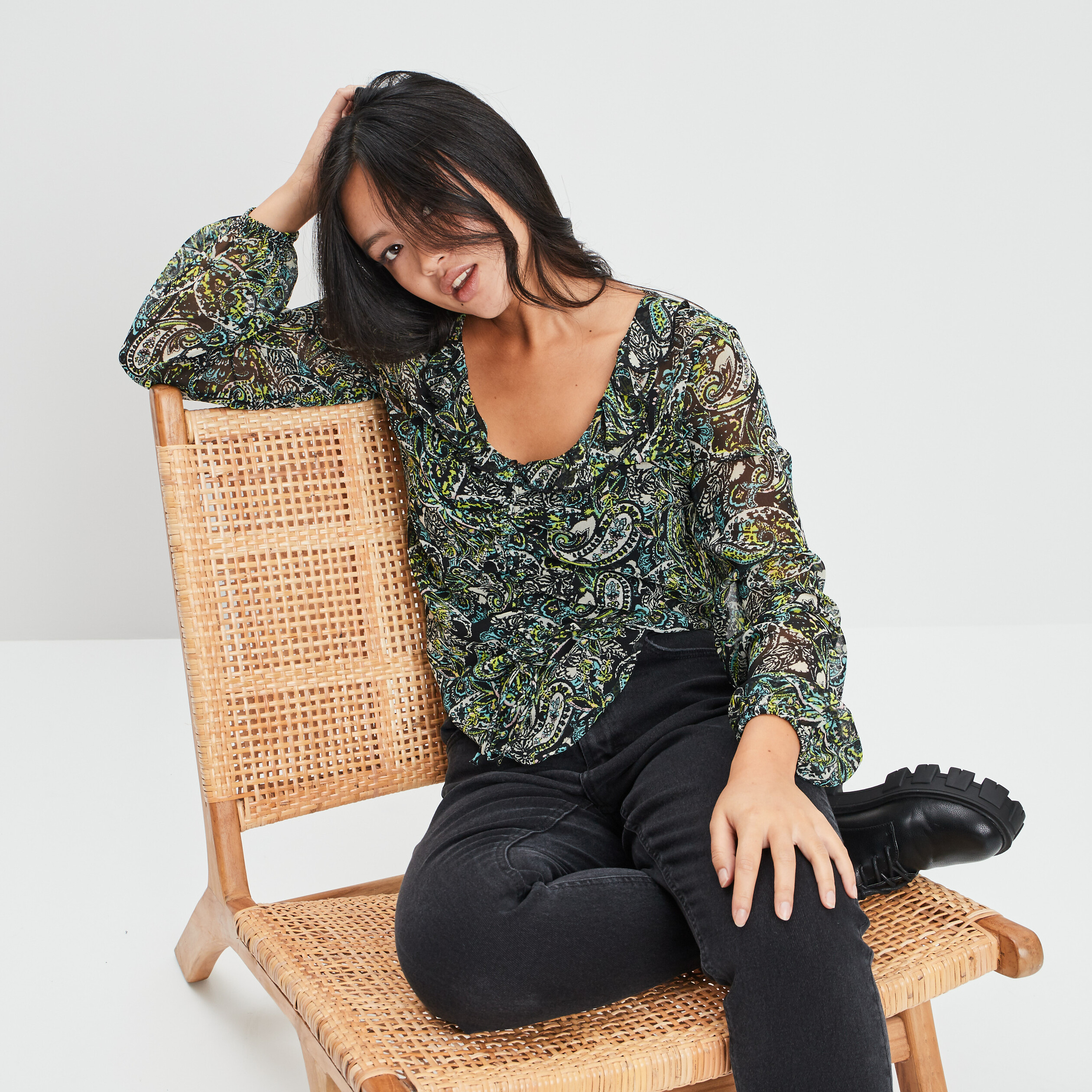 Blouse manches longues col volanté noir femme | La Halle