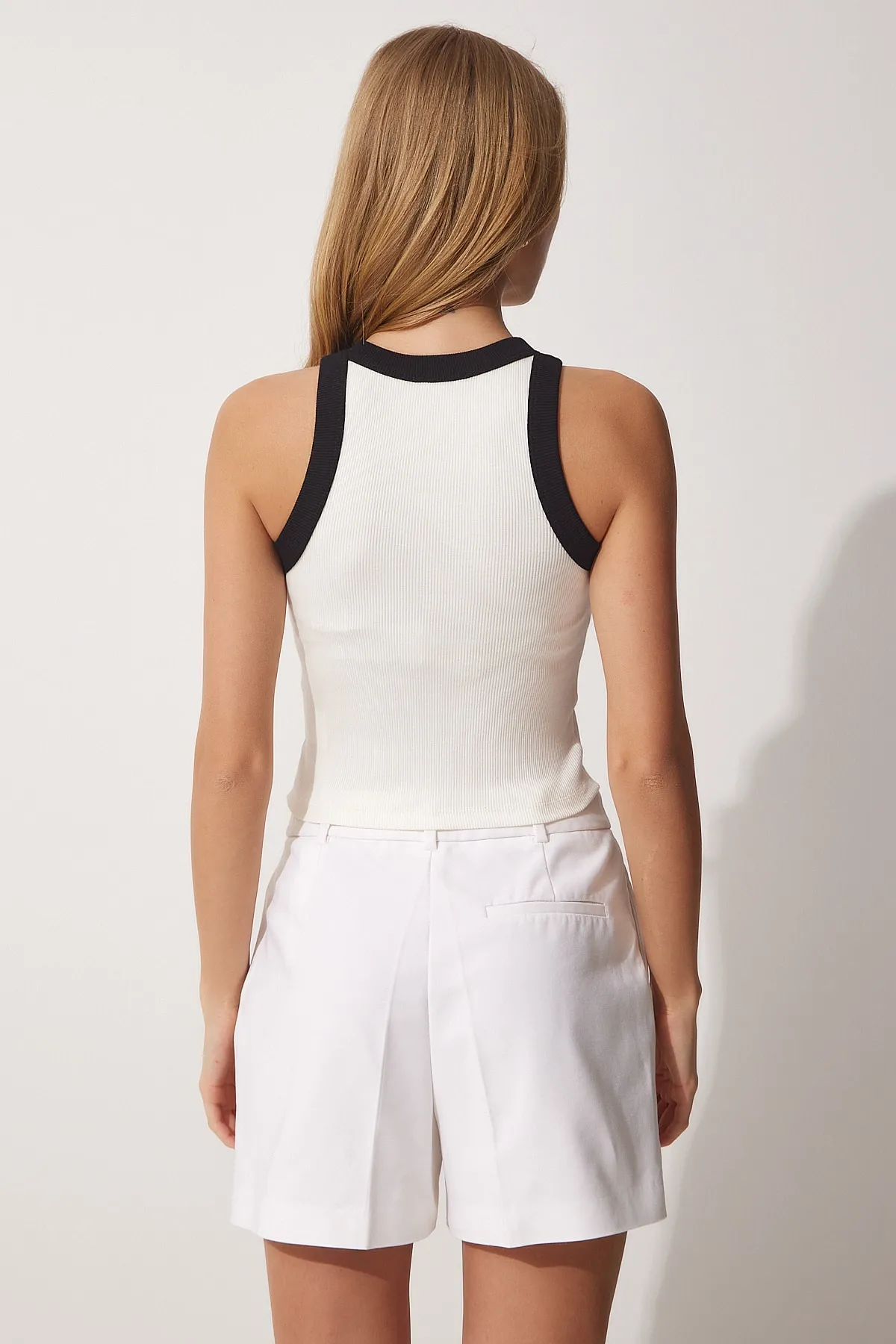 Happiness İstanbul  Crop-Bluse mit Neckholder und Kontraststreifen